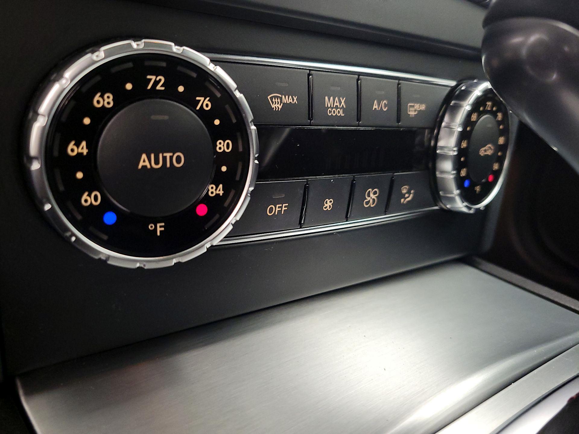 Thumbnail: 2014 Mercedes-Benz C-Class - 15