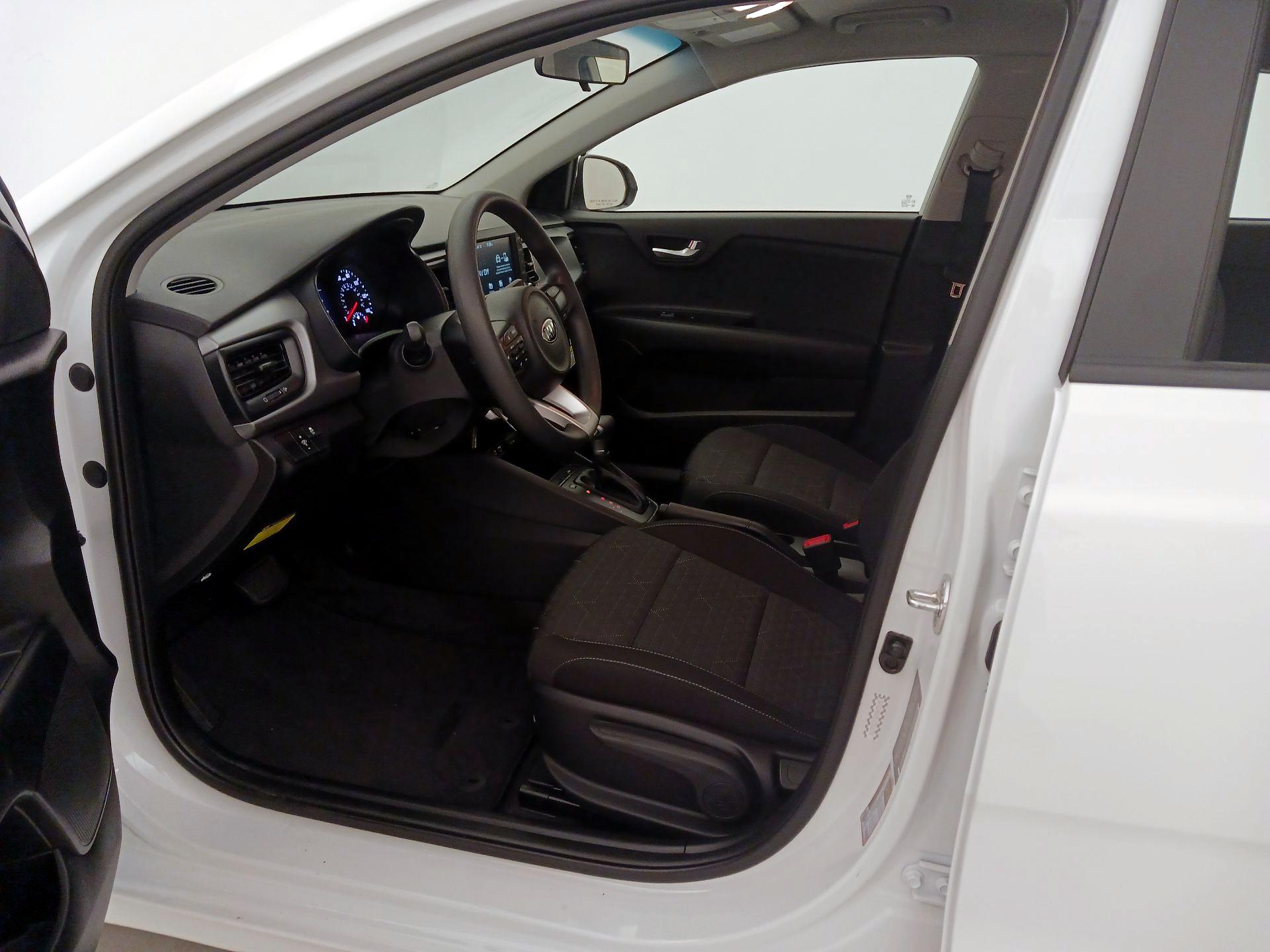 Thumbnail: 2020 Kia Rio - 11