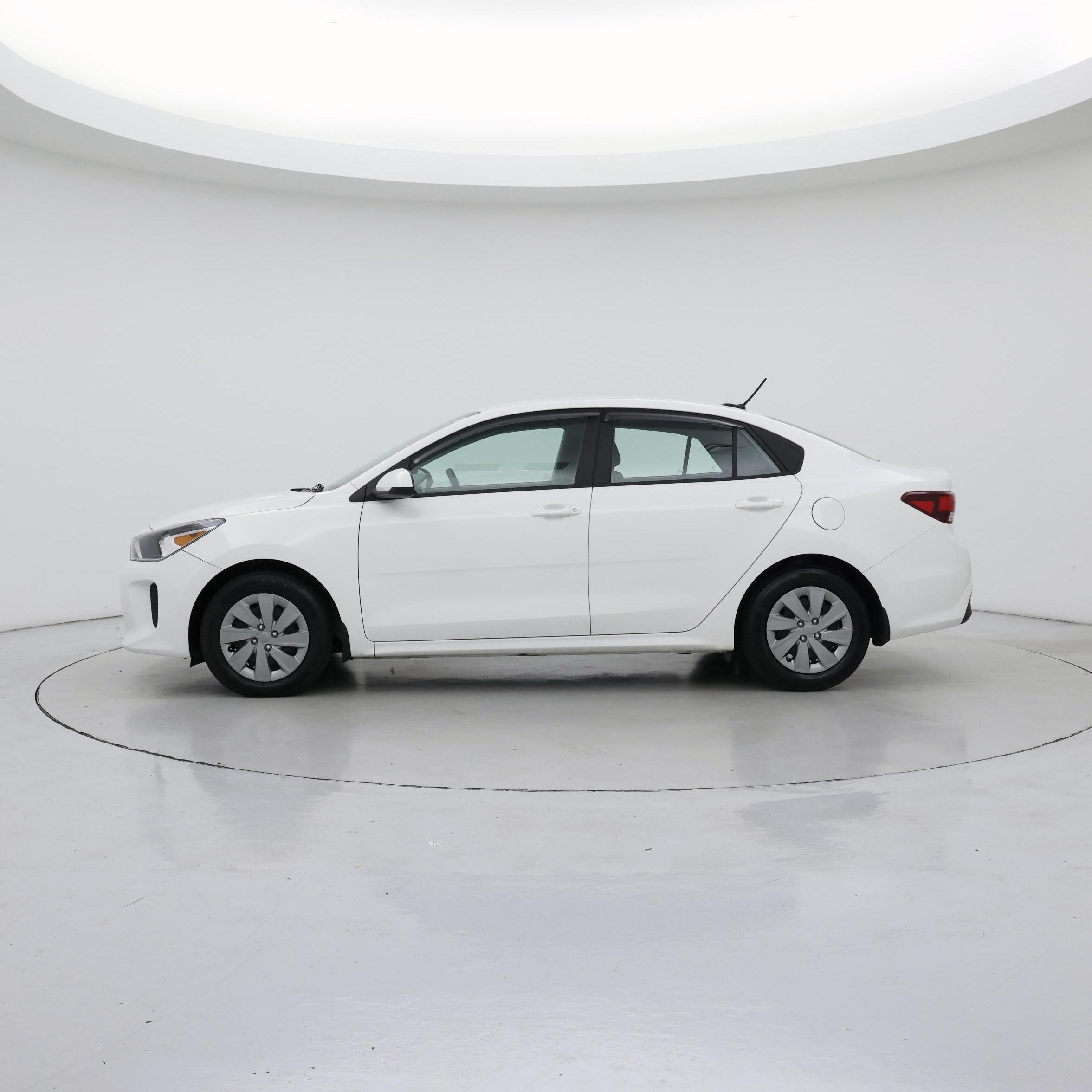 Thumbnail: 2020 Kia Rio - 3
