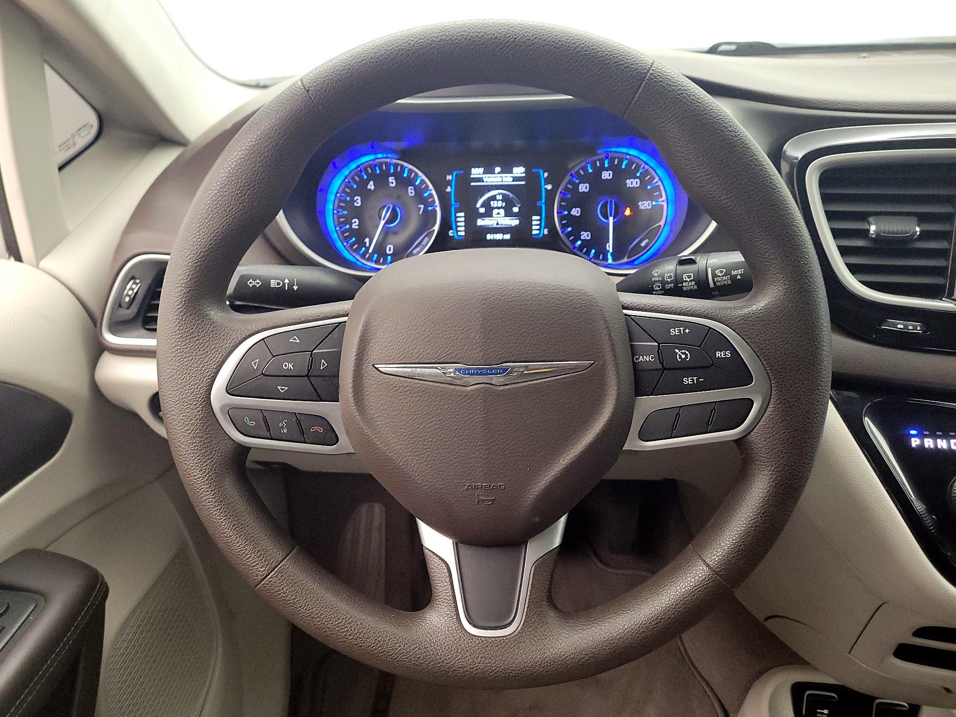 Thumbnail: 2017 Chrysler Pacifica - 10