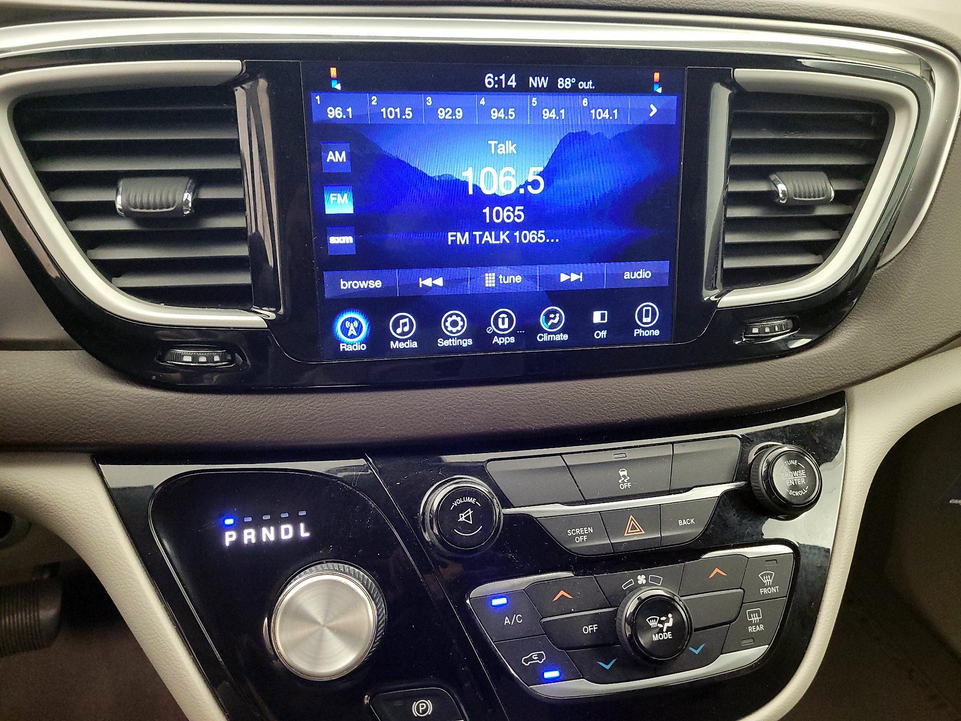 Thumbnail: 2017 Chrysler Pacifica - 15