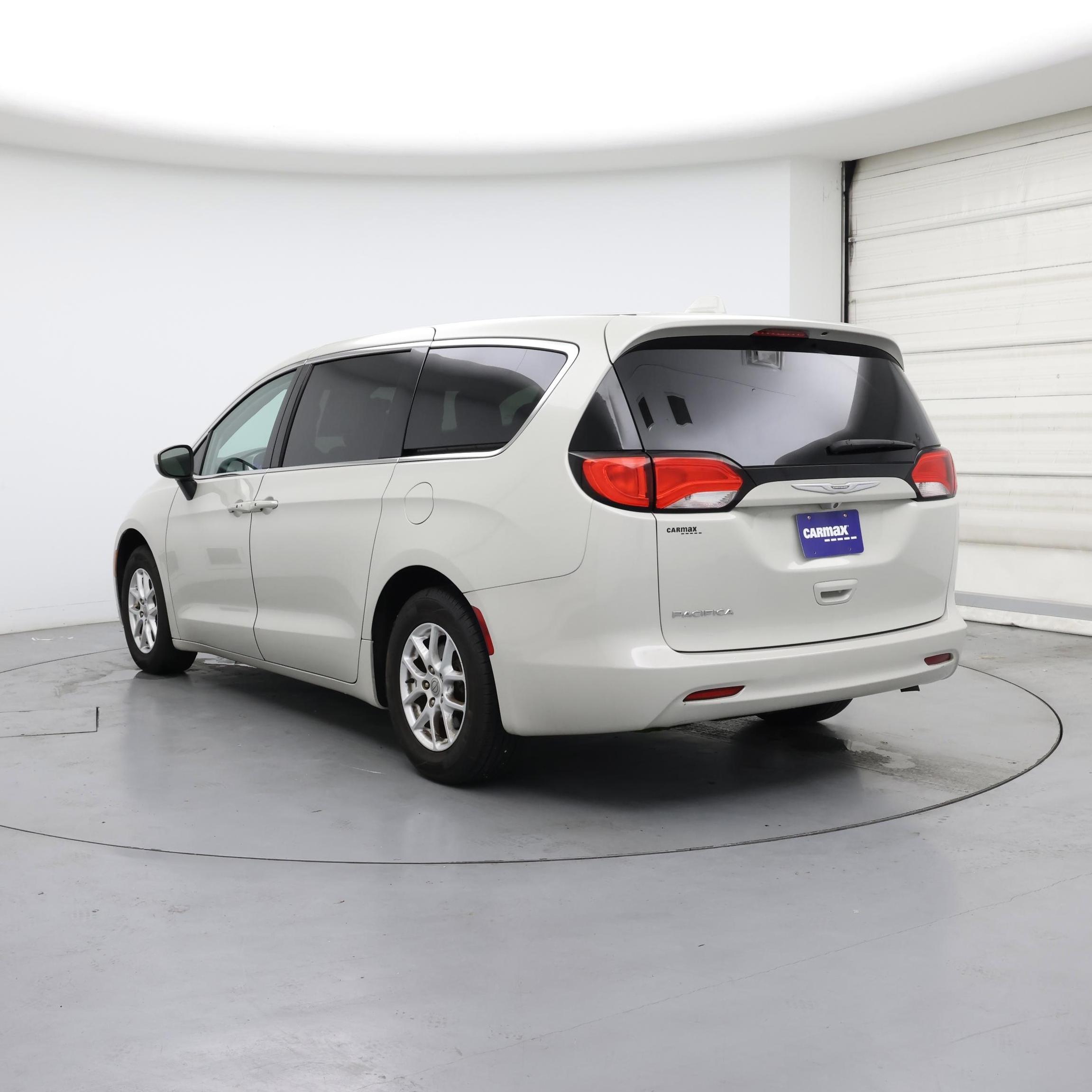 Thumbnail: 2017 Chrysler Pacifica - 2