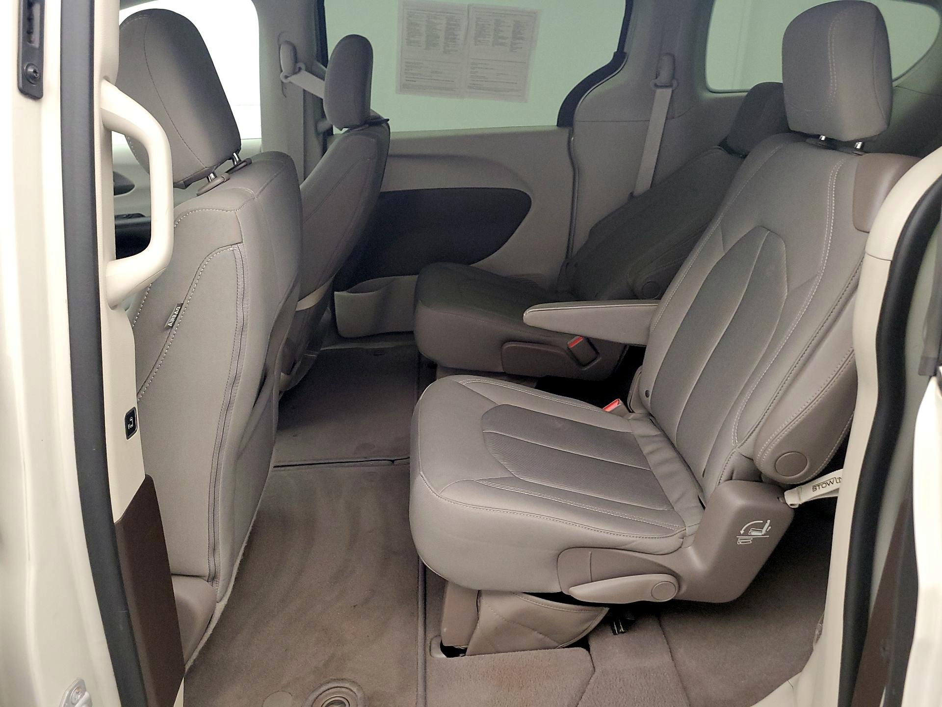 Thumbnail: 2017 Chrysler Pacifica - 19