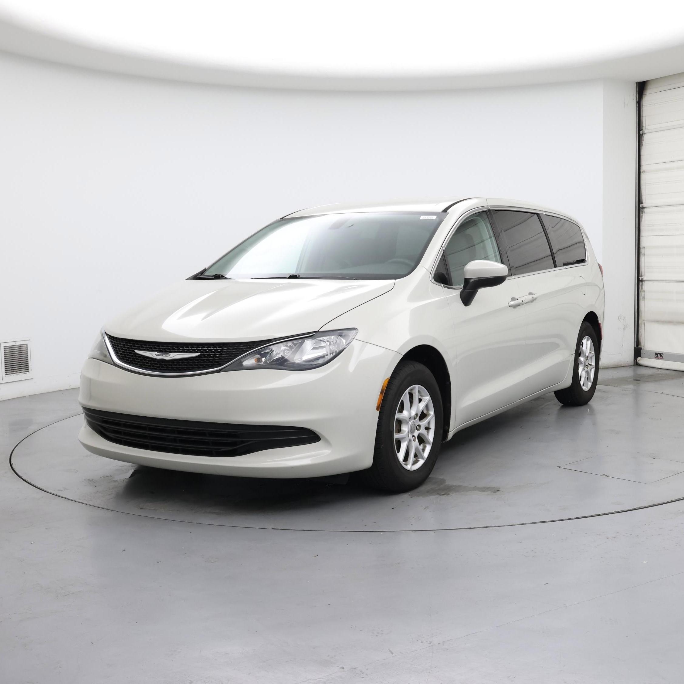Thumbnail: 2017 Chrysler Pacifica - 4