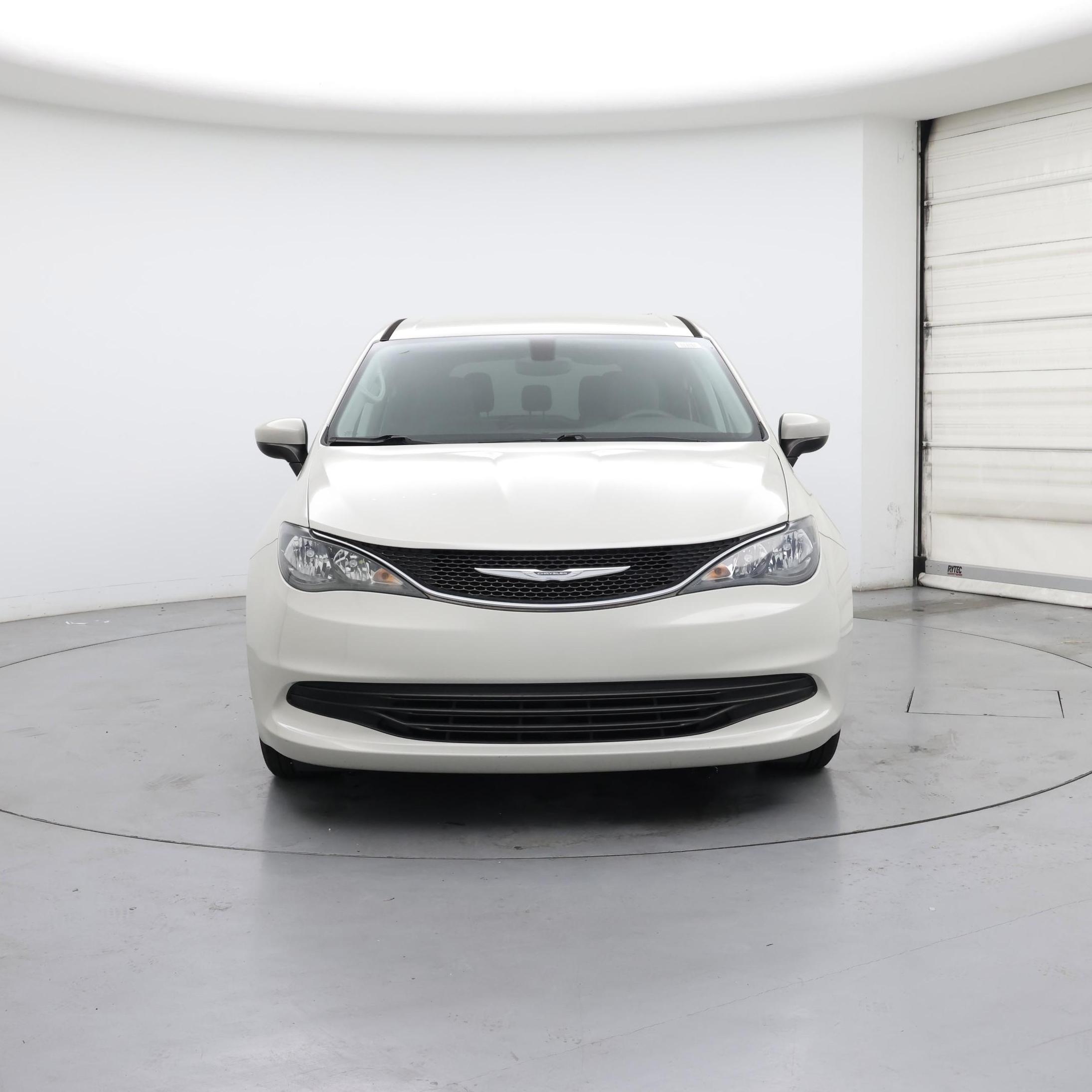 Thumbnail: 2017 Chrysler Pacifica - 5