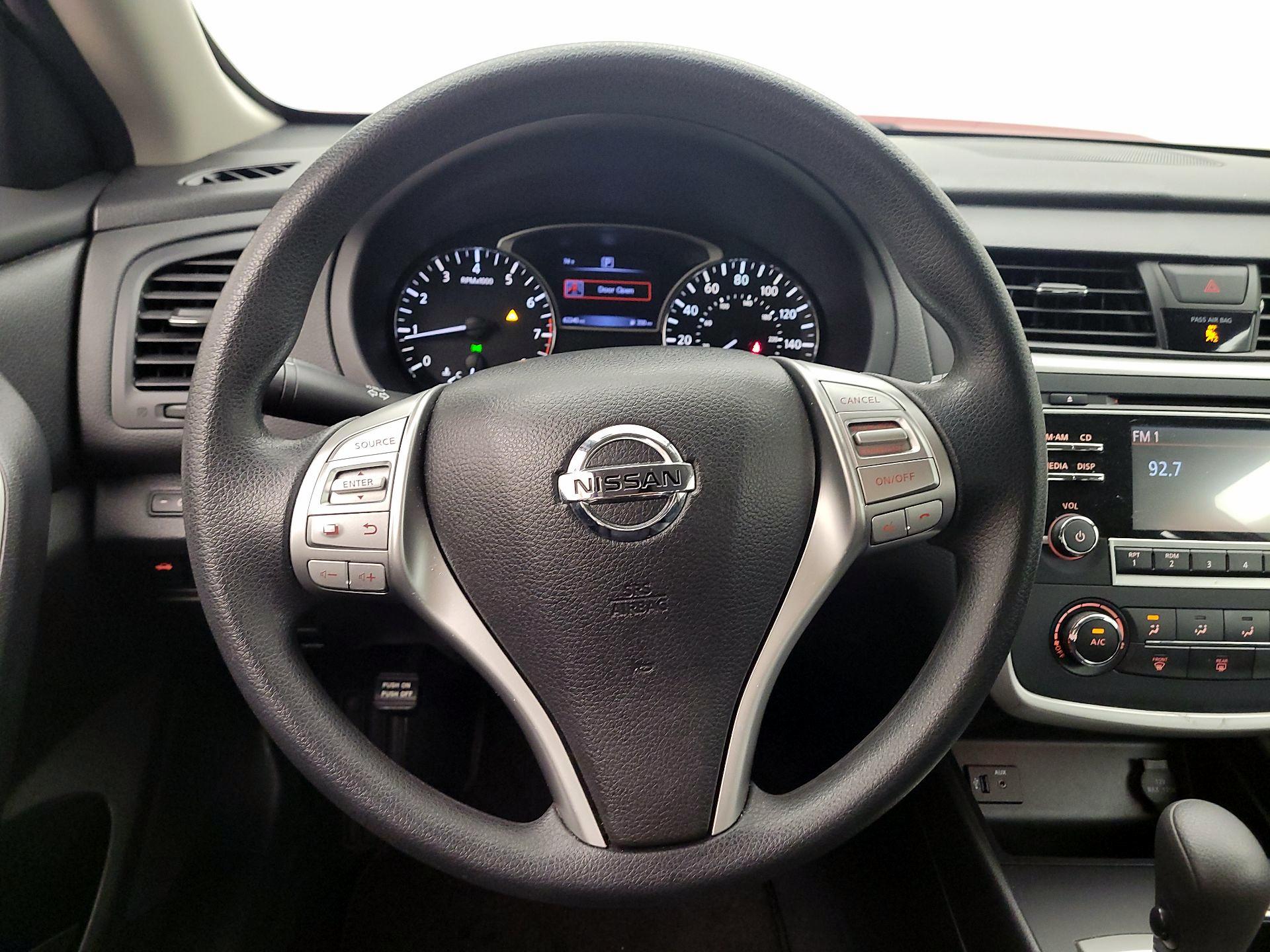 Thumbnail: 2016 Nissan Altima - 10