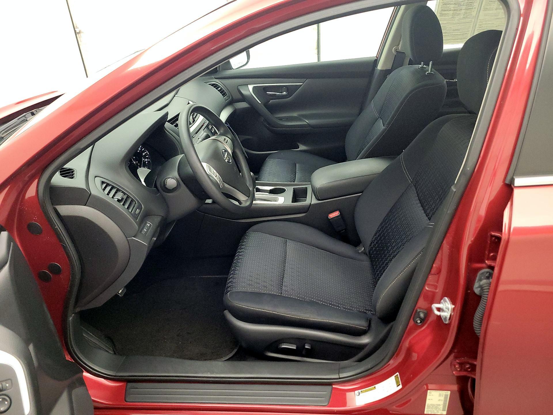 Thumbnail: 2016 Nissan Altima - 11
