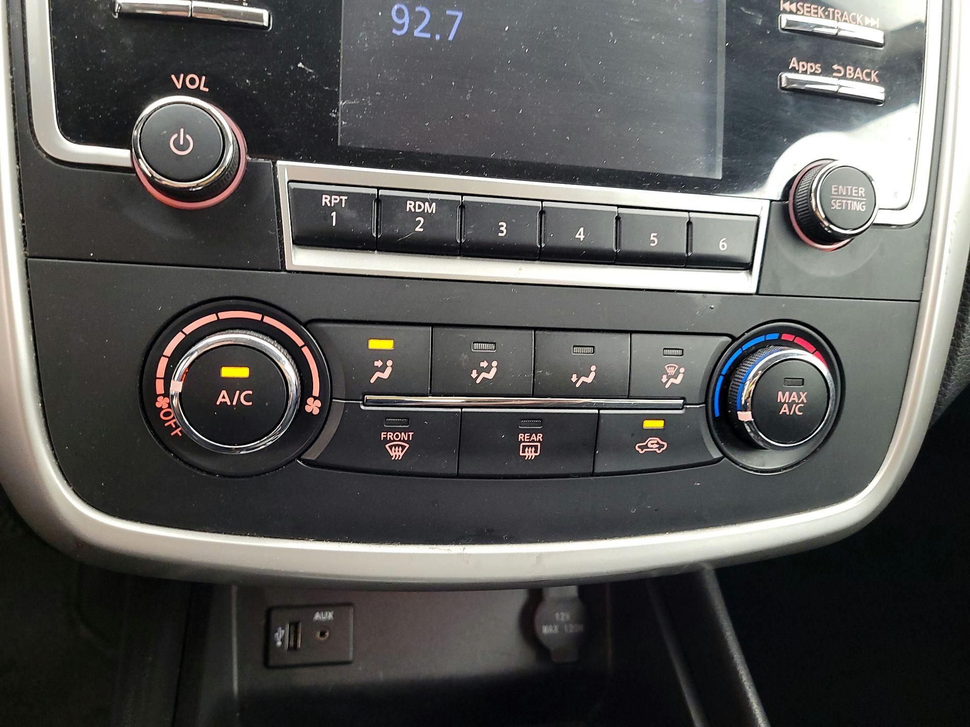 Thumbnail: 2016 Nissan Altima - 14