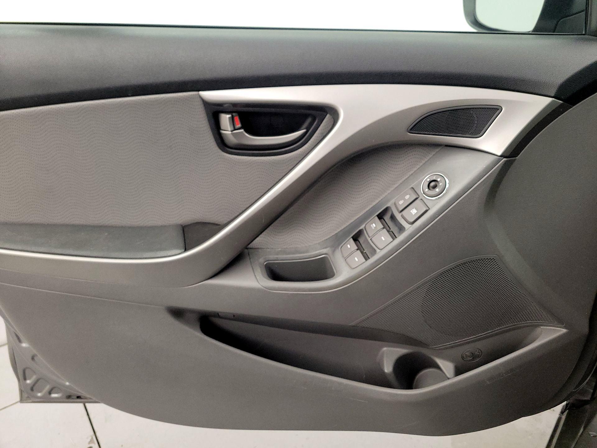 Thumbnail: 2013 Hyundai Elantra - 12