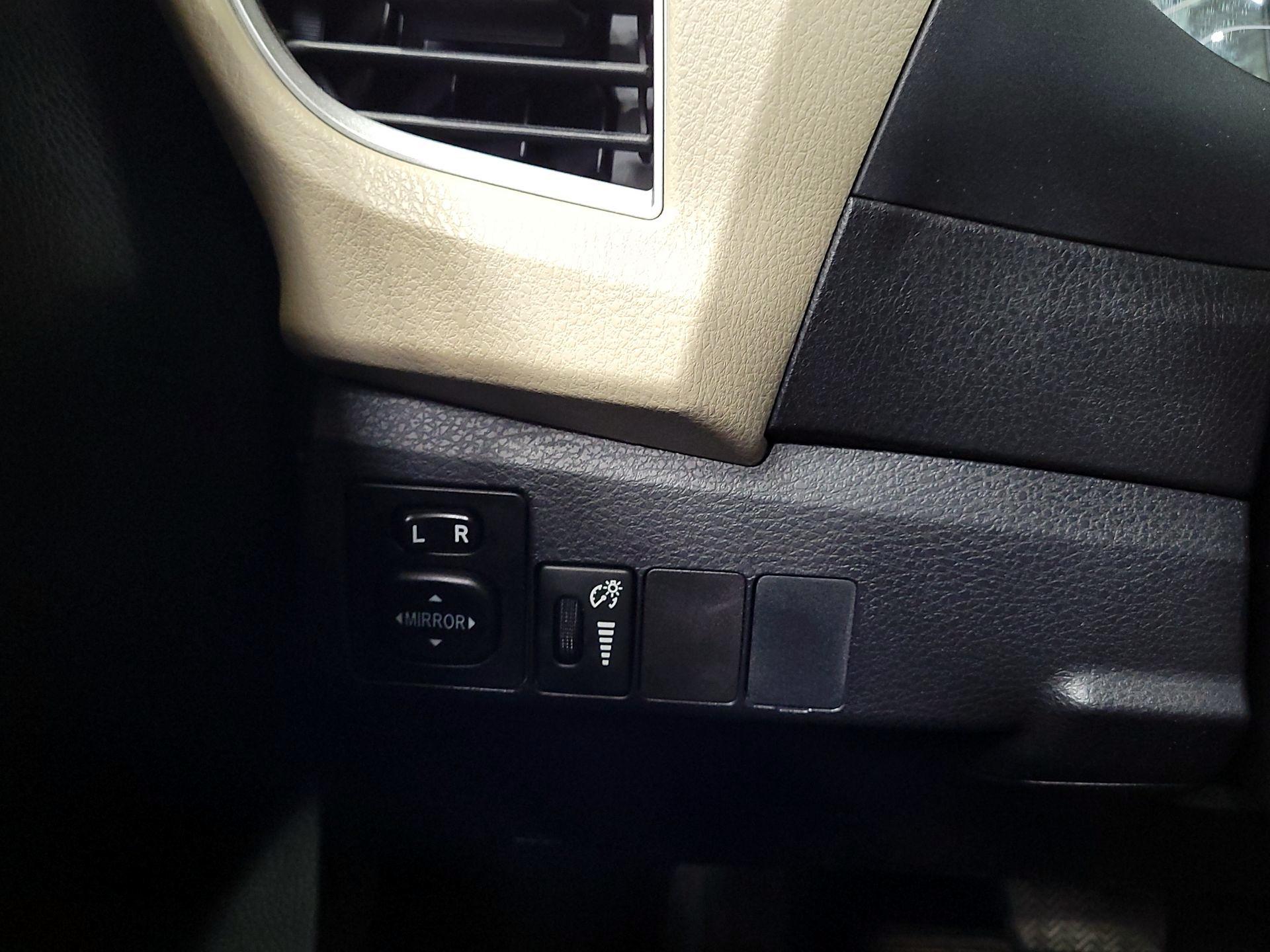 Thumbnail: 2016 Toyota Corolla - 13