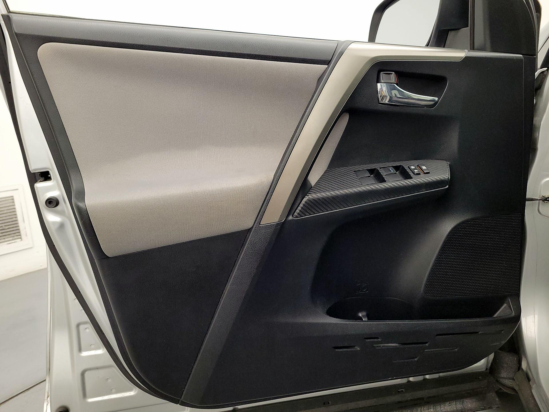 Thumbnail: 2014 Toyota RAV4 - 12