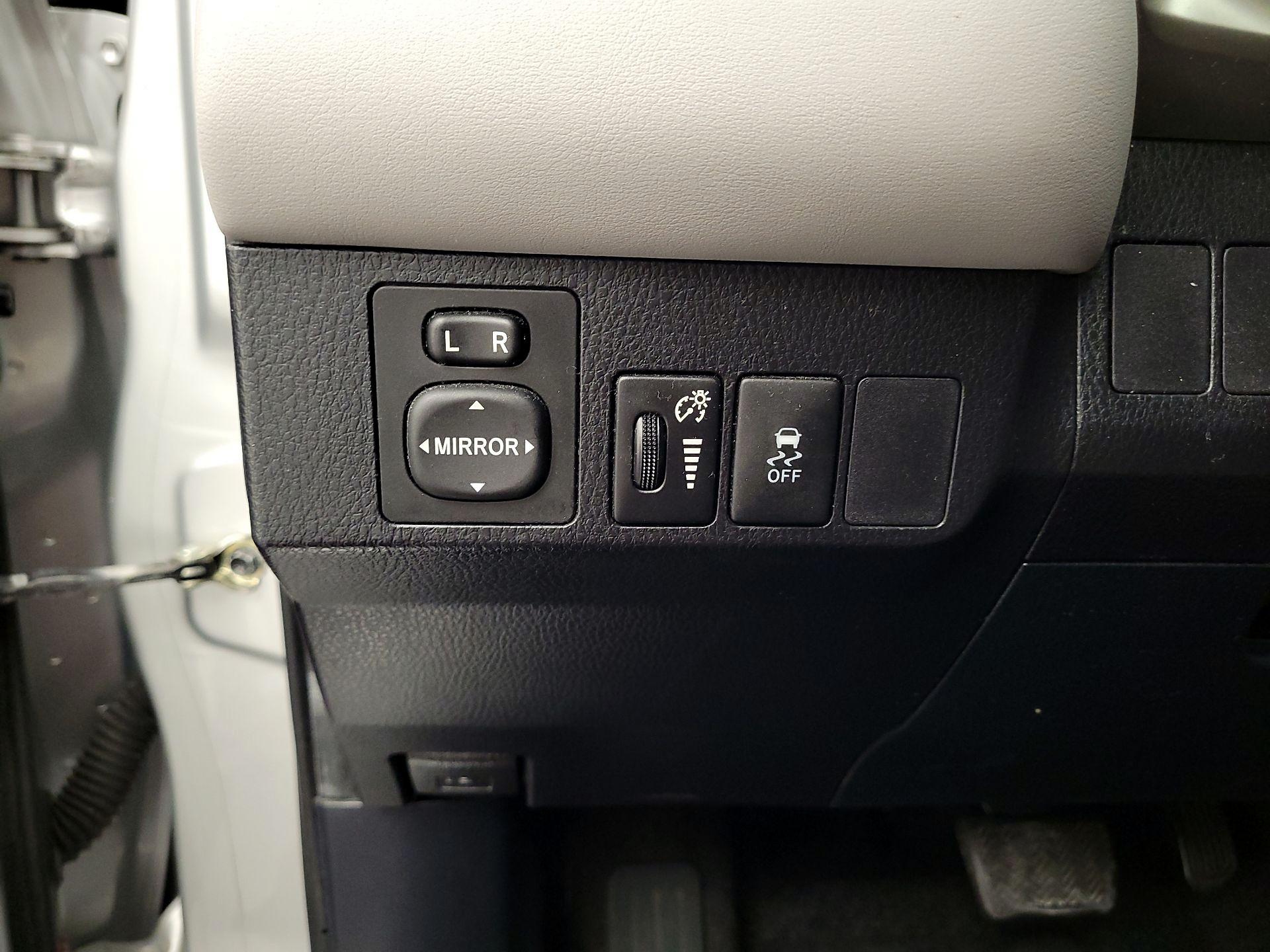 Thumbnail: 2014 Toyota RAV4 - 13