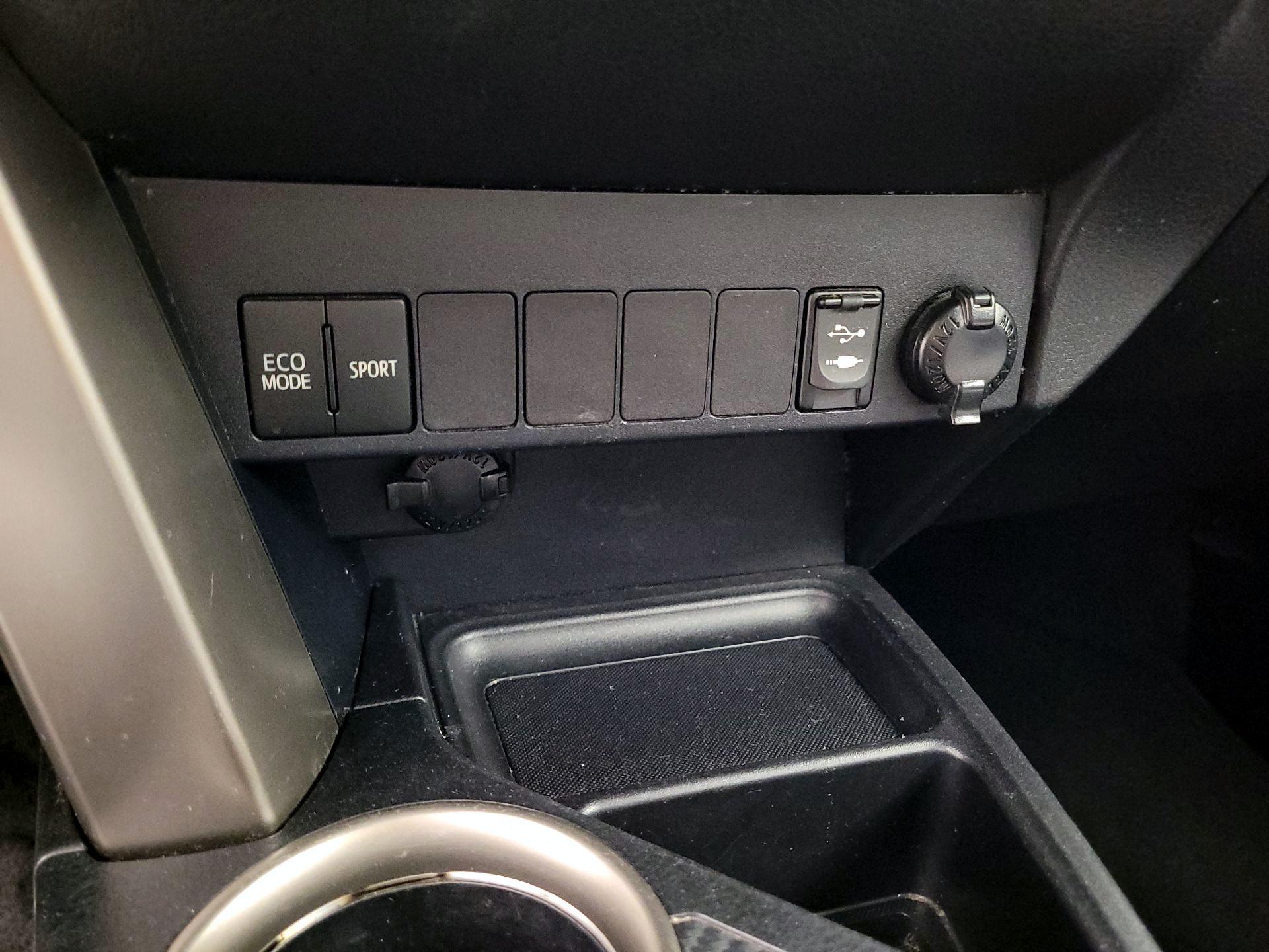 Thumbnail: 2014 Toyota RAV4 - 17