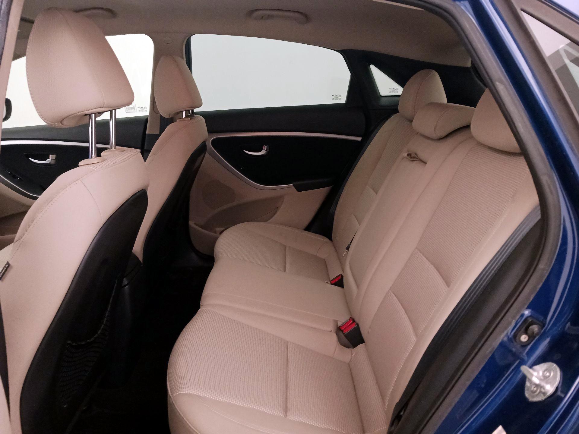 Thumbnail: 2013 Hyundai Elantra - 18
