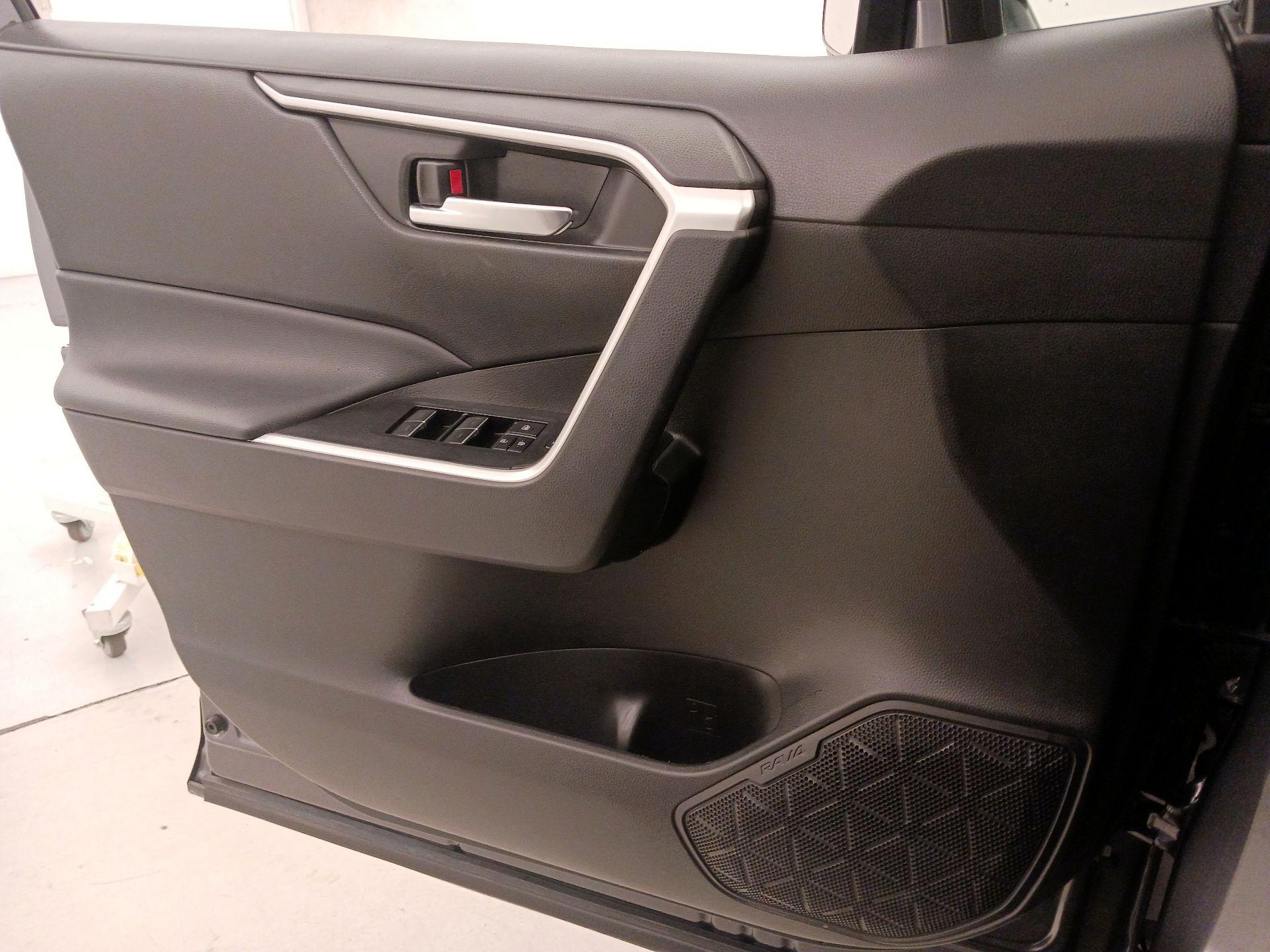 Thumbnail: 2022 Toyota RAV4 - 12