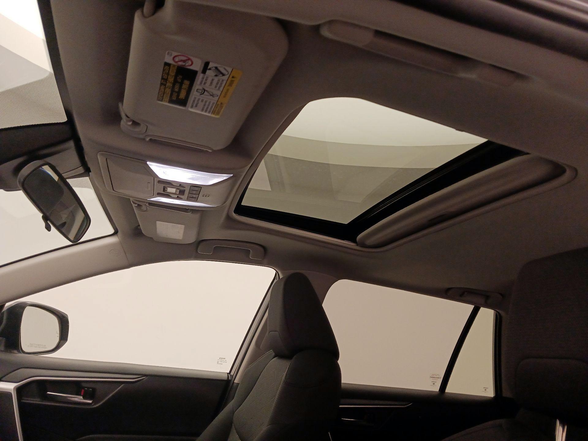 Thumbnail: 2022 Toyota RAV4 - 19