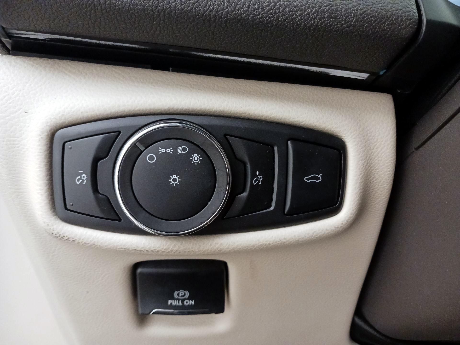 Thumbnail: 2017 Lincoln MKZ - 13