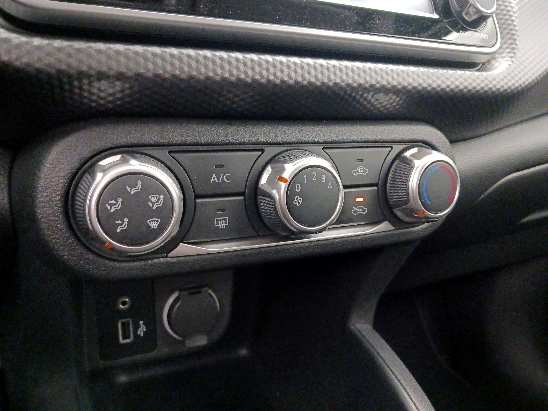 Thumbnail: 2020 Nissan Kicks - 16