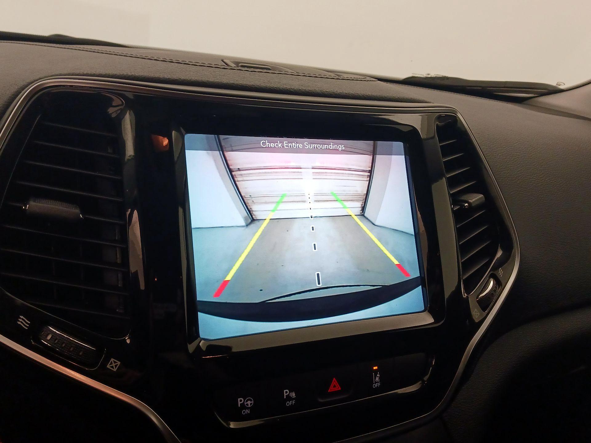 Thumbnail: 2019 Jeep Cherokee - 15