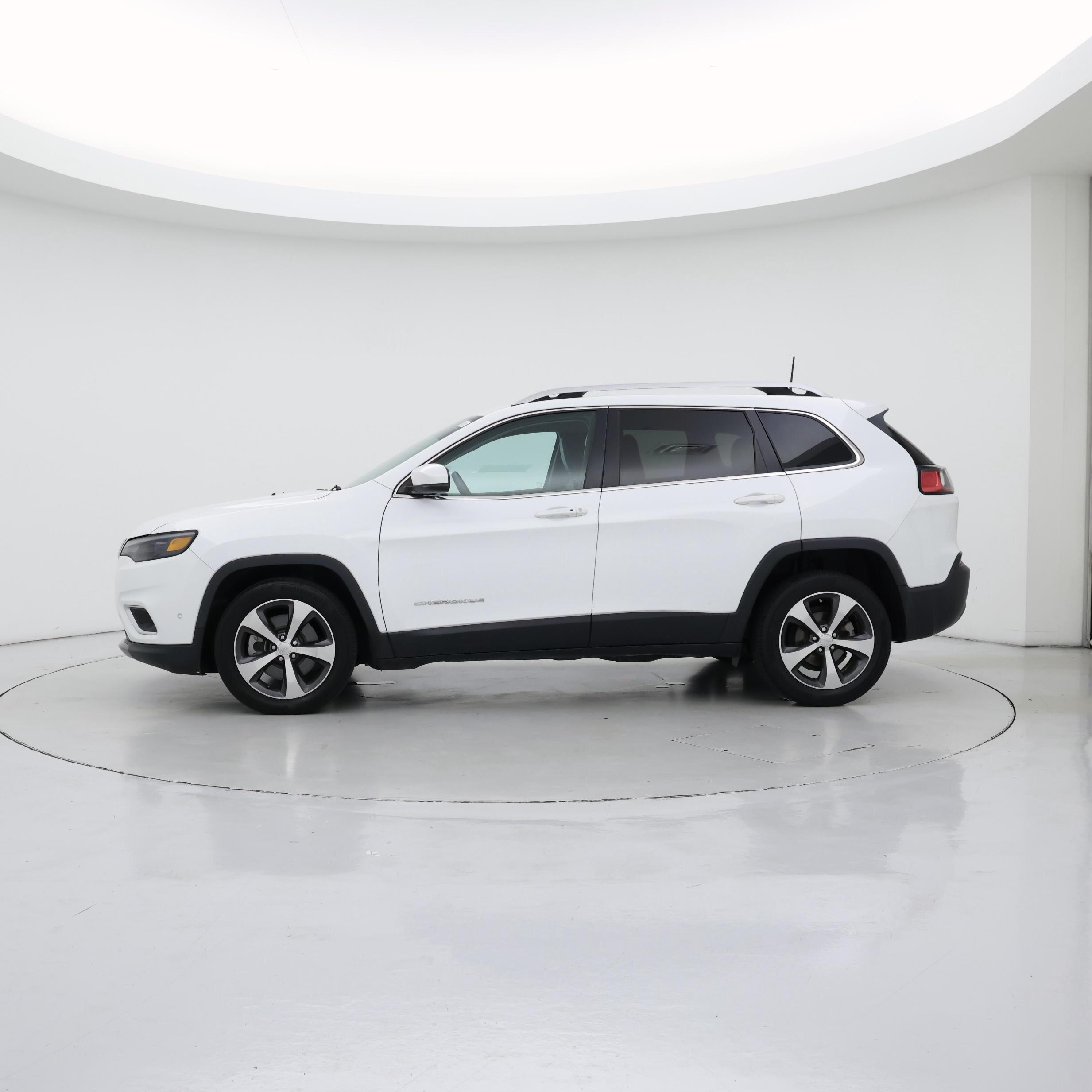 Thumbnail: 2019 Jeep Cherokee - 3