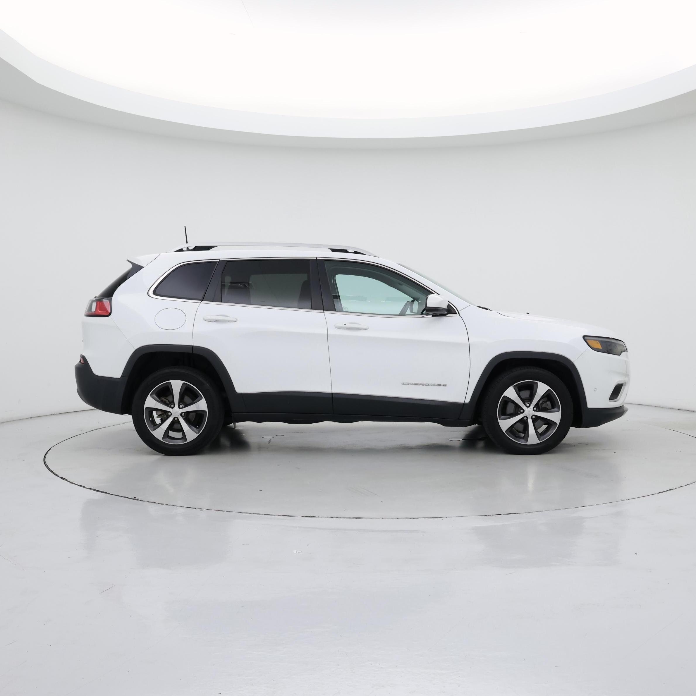 Thumbnail: 2019 Jeep Cherokee - 7