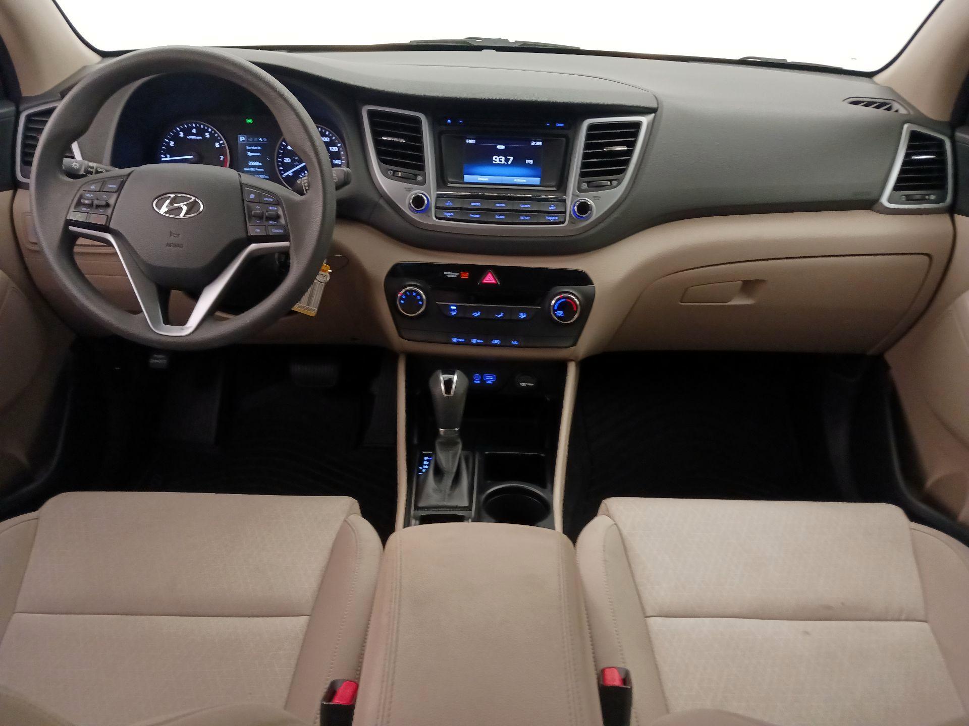 Thumbnail: 2016 Hyundai Tucson - 9