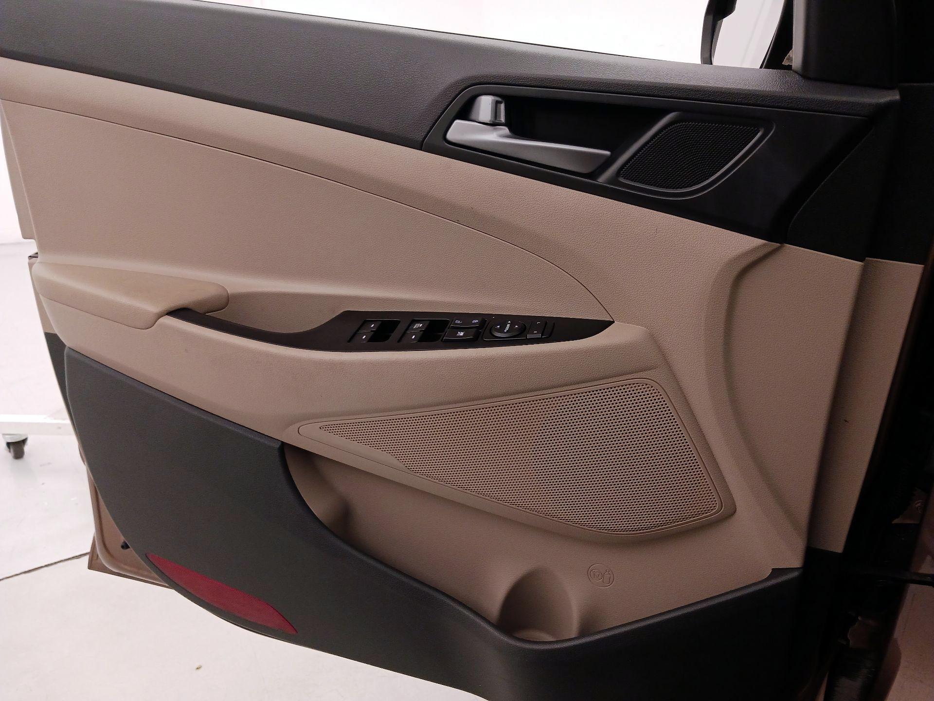Thumbnail: 2016 Hyundai Tucson - 12
