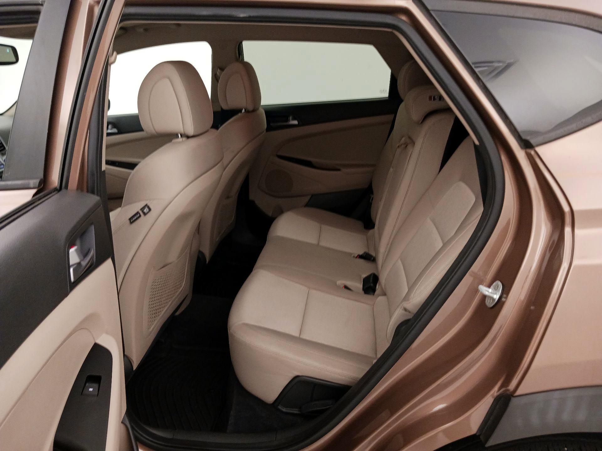 Thumbnail: 2016 Hyundai Tucson - 19