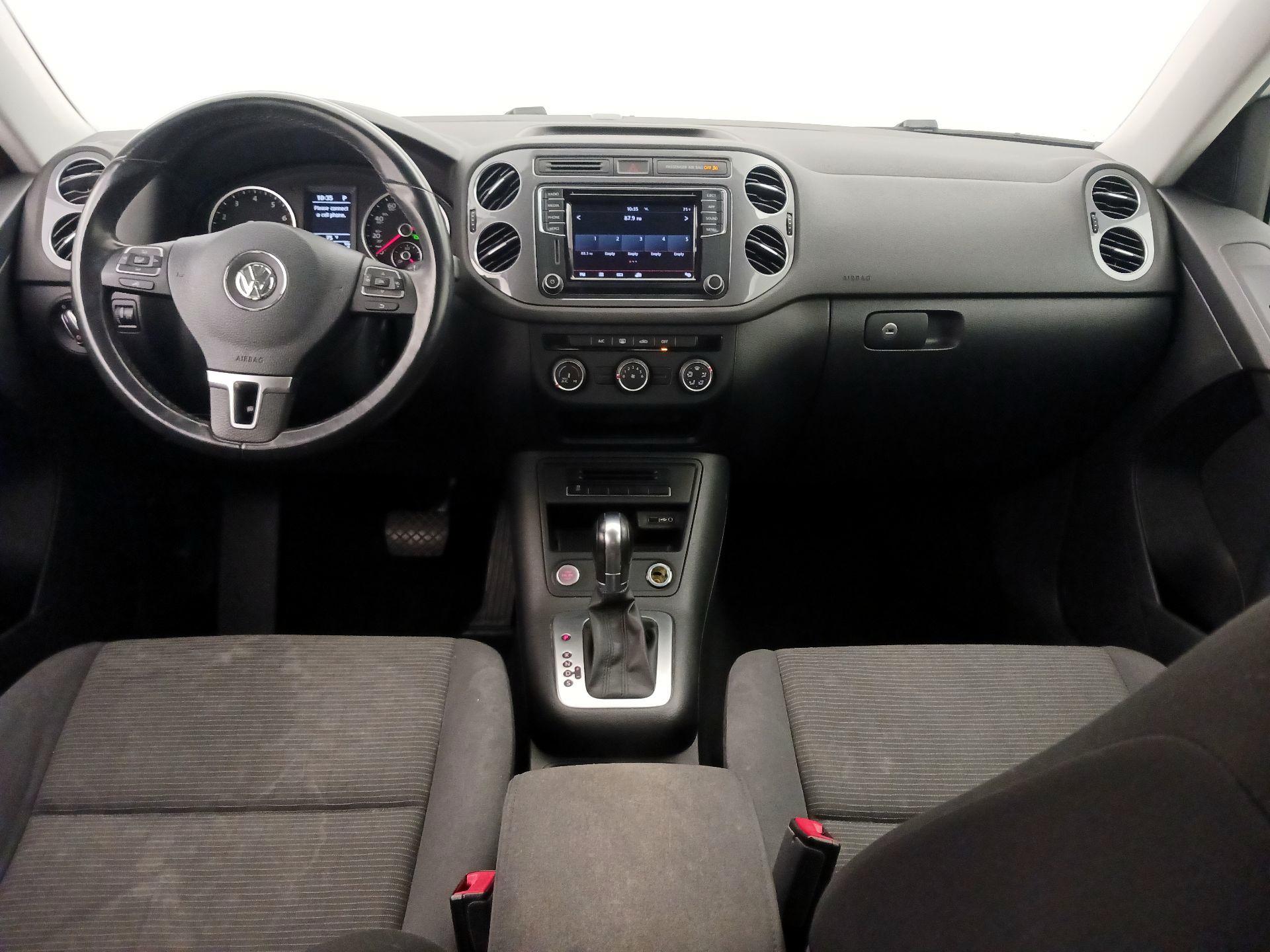 Thumbnail: 2017 Volkswagen Tiguan - 9