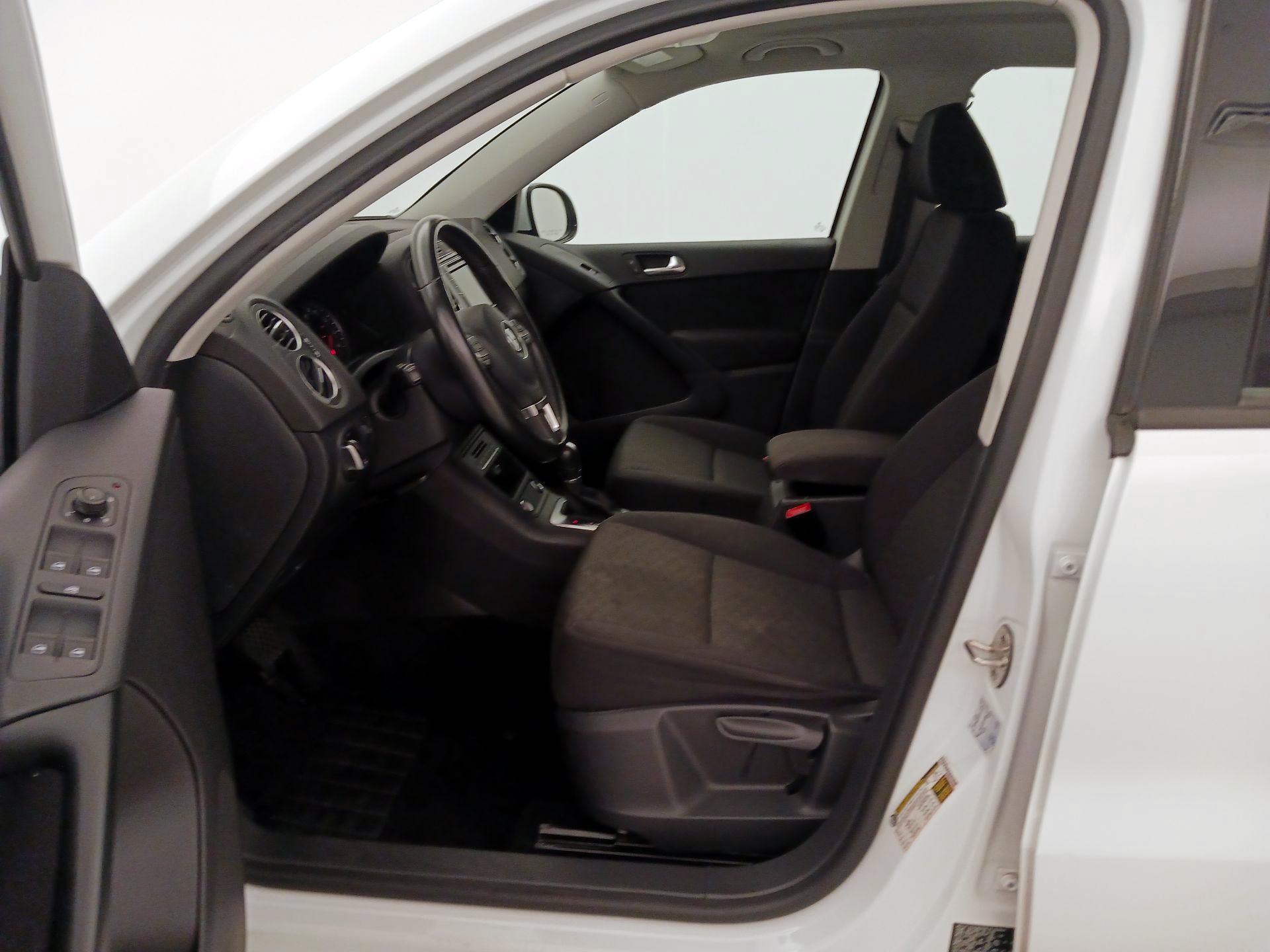 Thumbnail: 2017 Volkswagen Tiguan - 11
