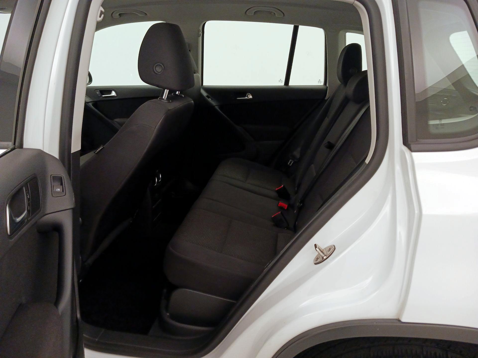 Thumbnail: 2017 Volkswagen Tiguan - 19