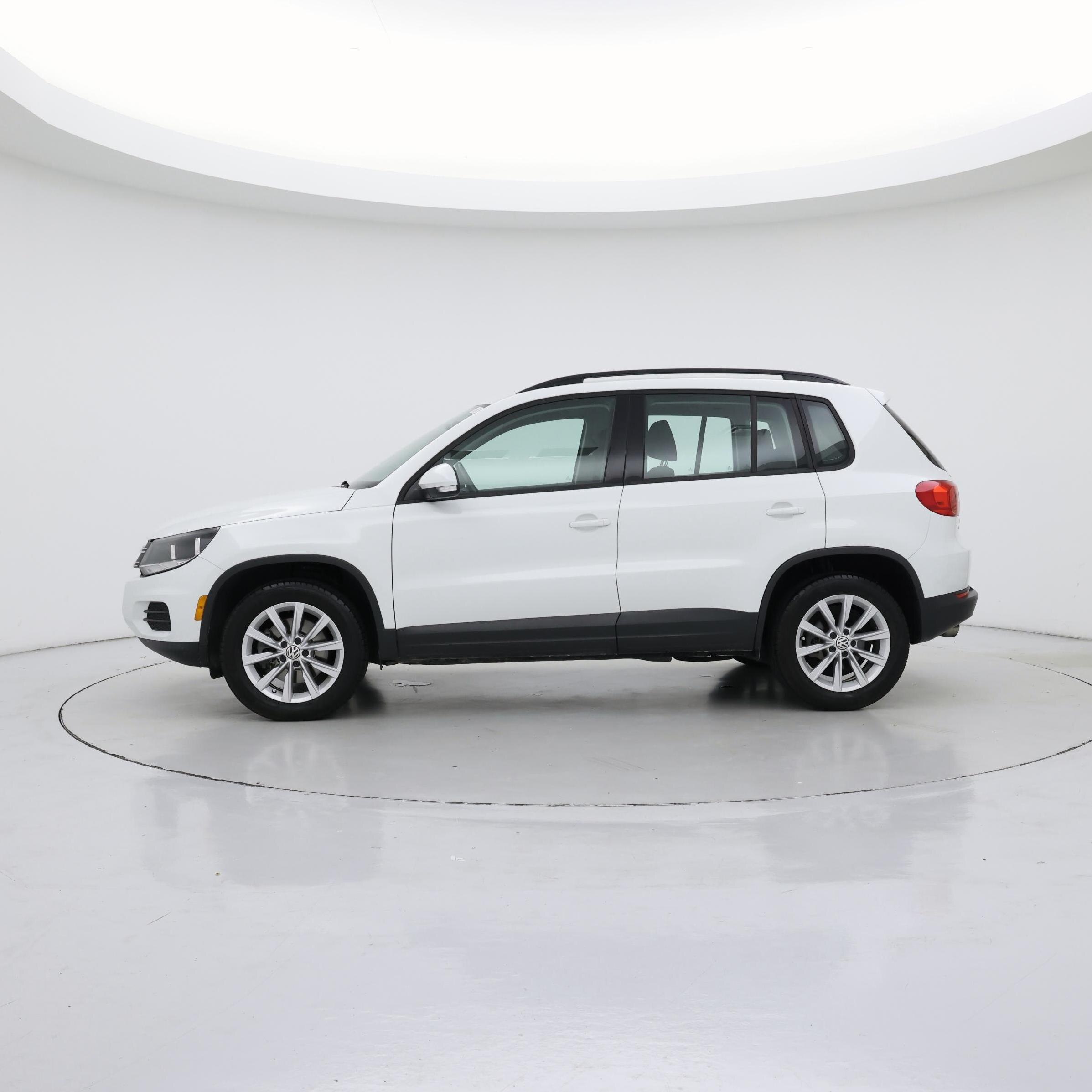 Thumbnail: 2017 Volkswagen Tiguan - 3