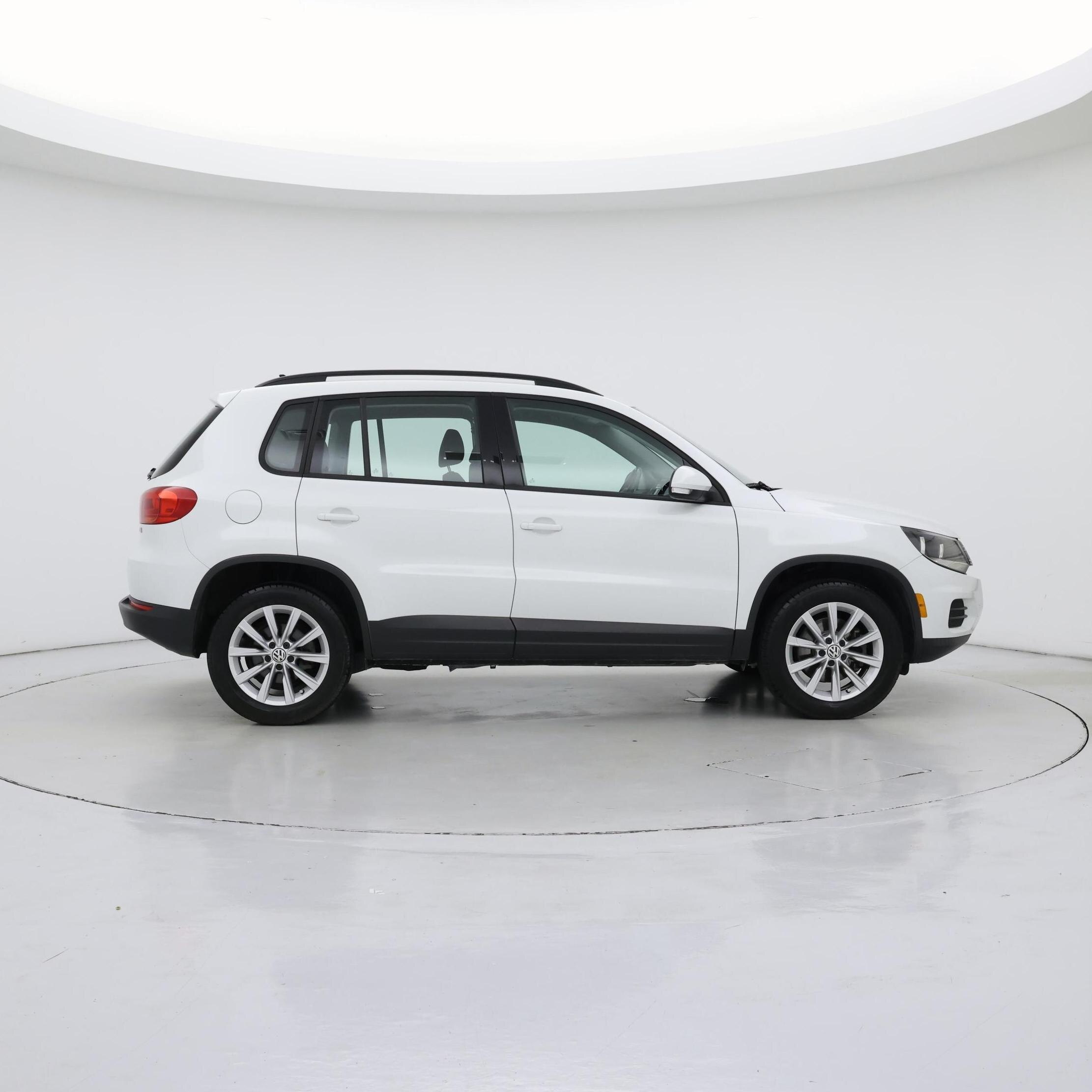 Thumbnail: 2017 Volkswagen Tiguan - 7