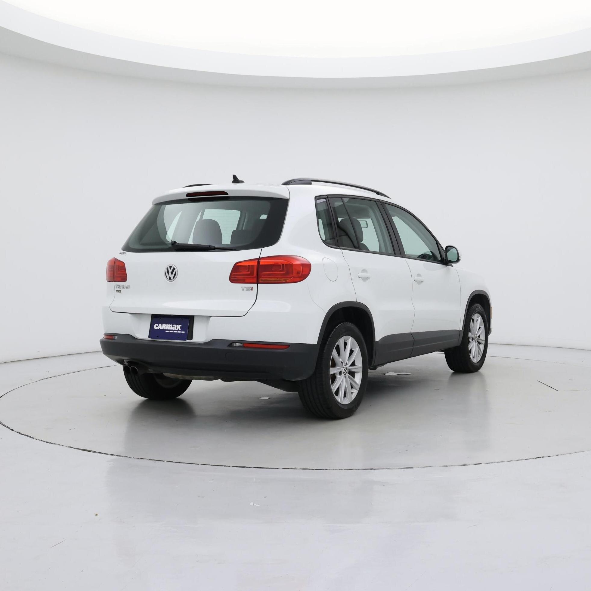 Thumbnail: 2017 Volkswagen Tiguan - 8