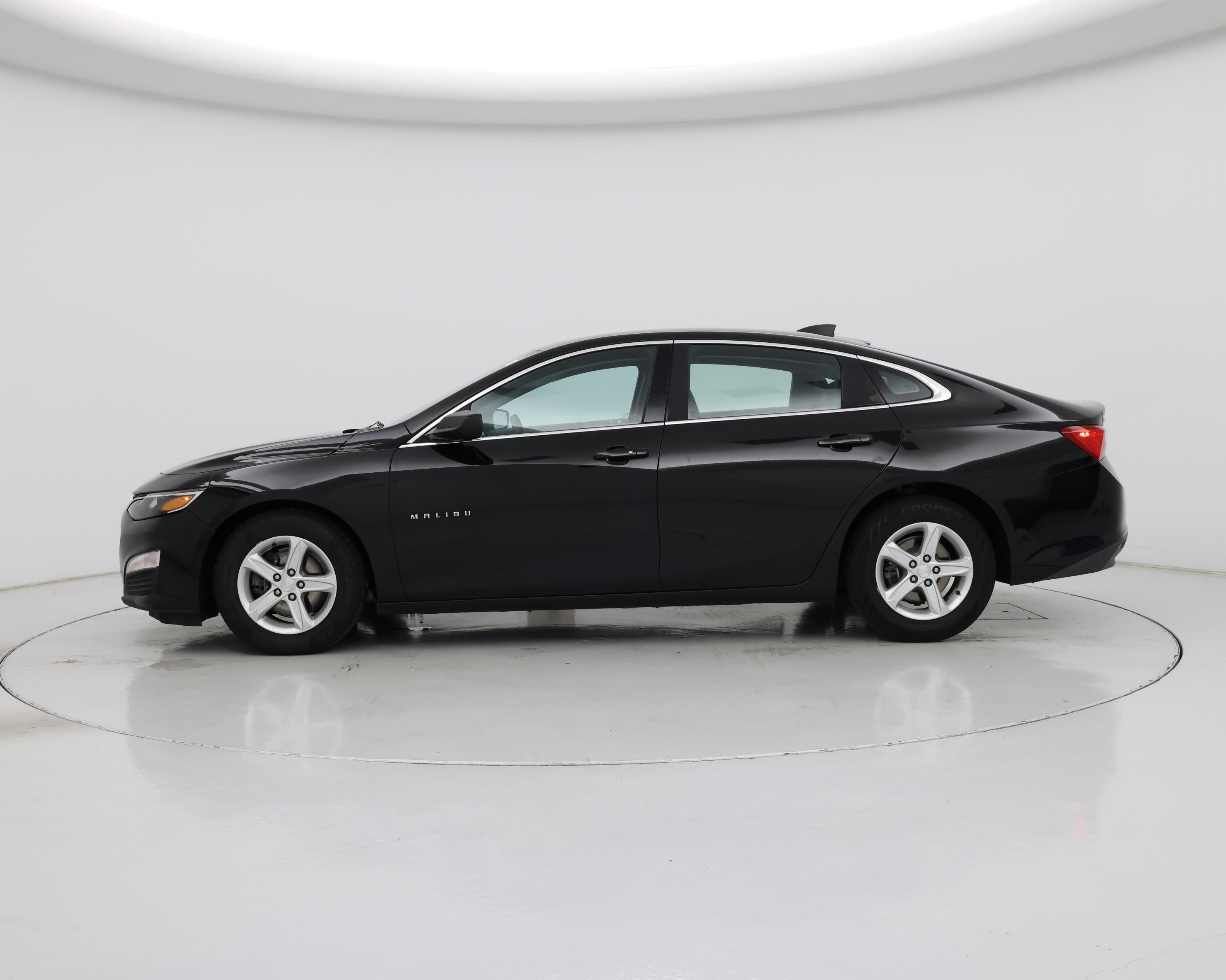 Thumbnail: 2020 Chevrolet Malibu - 3