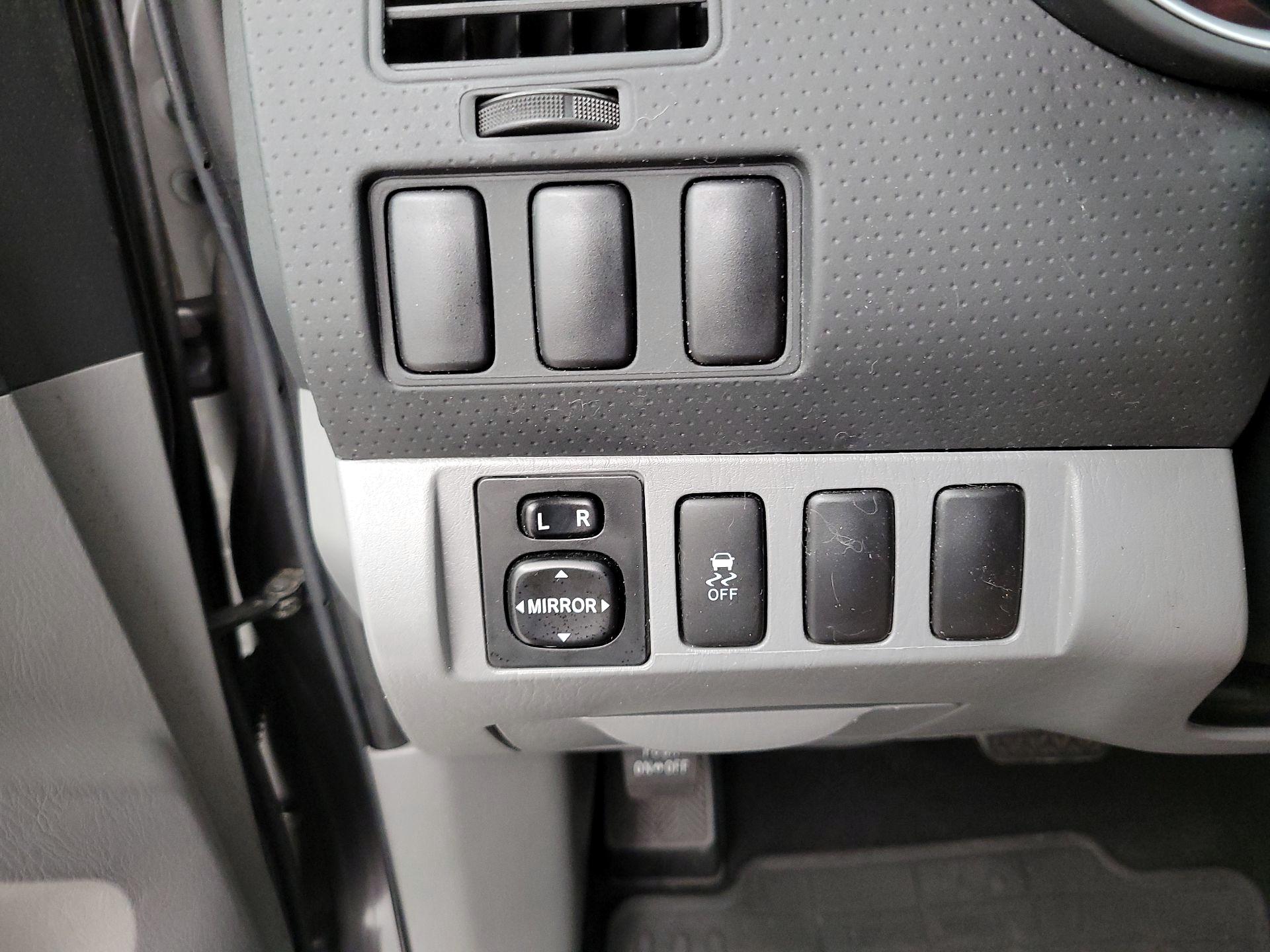 Thumbnail: 2014 Toyota Tacoma - 13