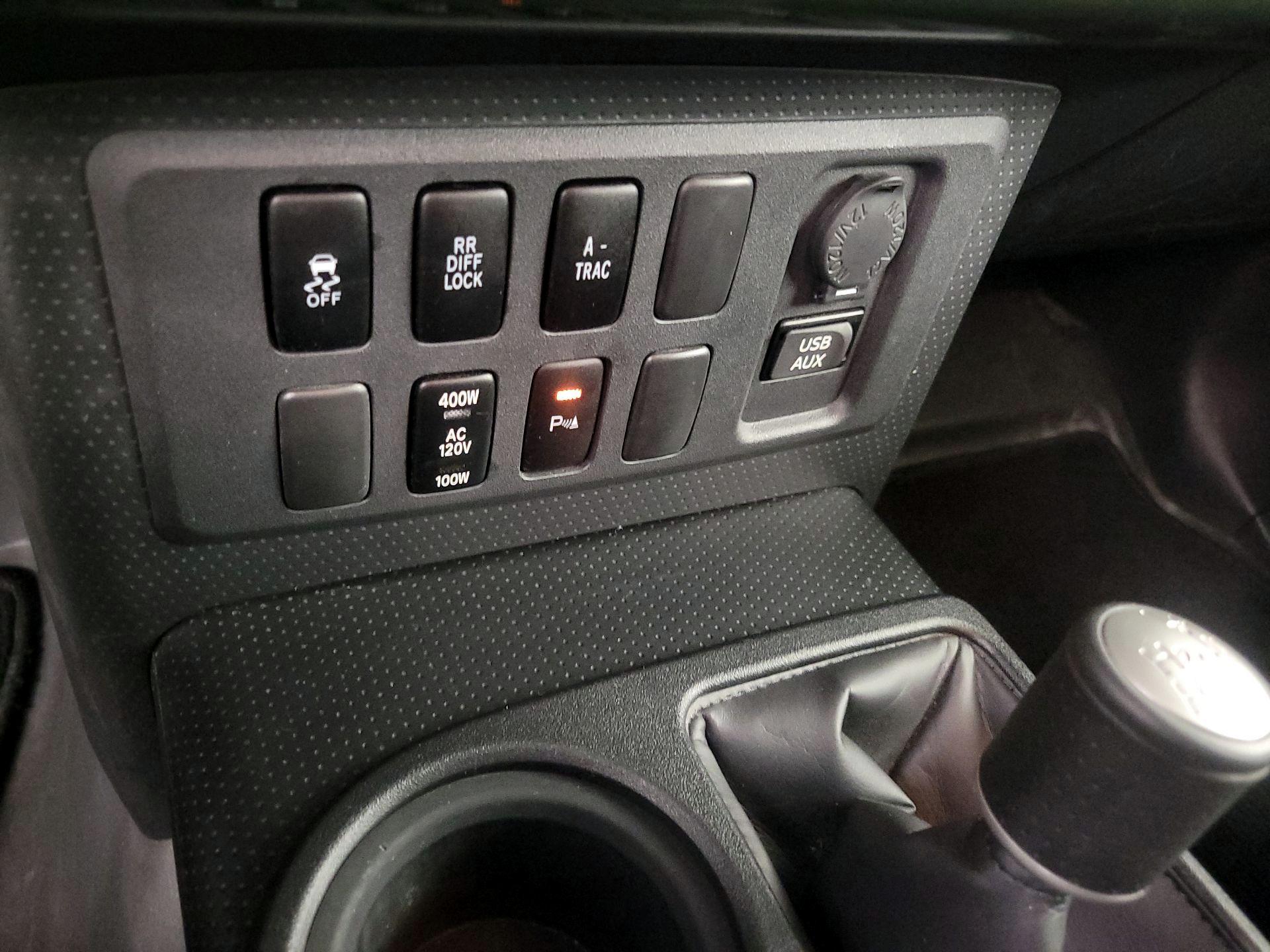 Thumbnail: 2014 Toyota FJ Cruiser - 16