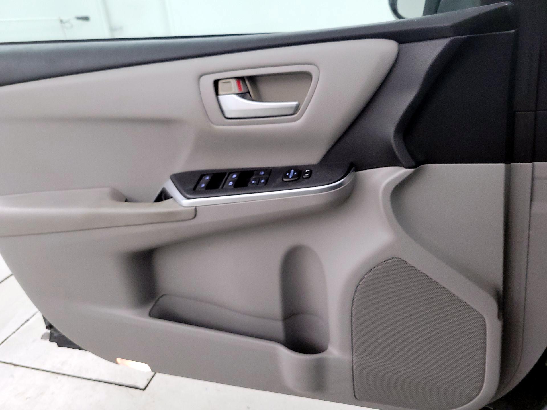 Thumbnail: 2015 Toyota Camry - 10