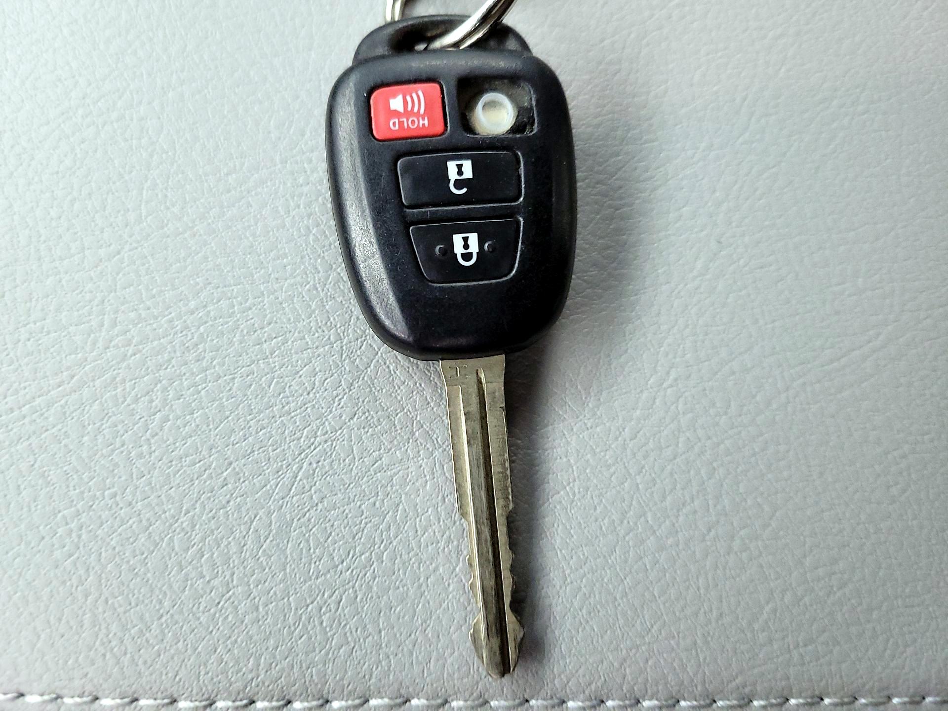 Thumbnail: 2015 Toyota Camry - 20