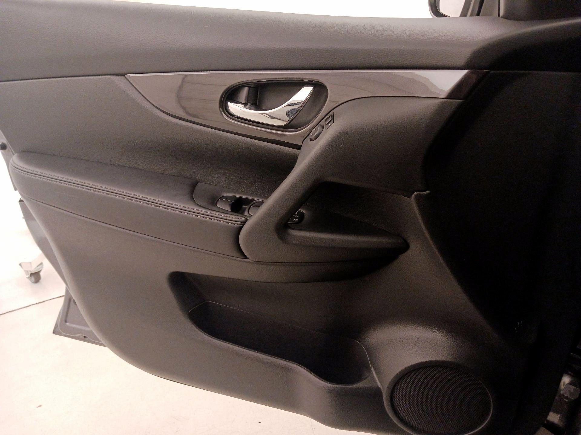 Thumbnail: 2019 Nissan Rogue - 12