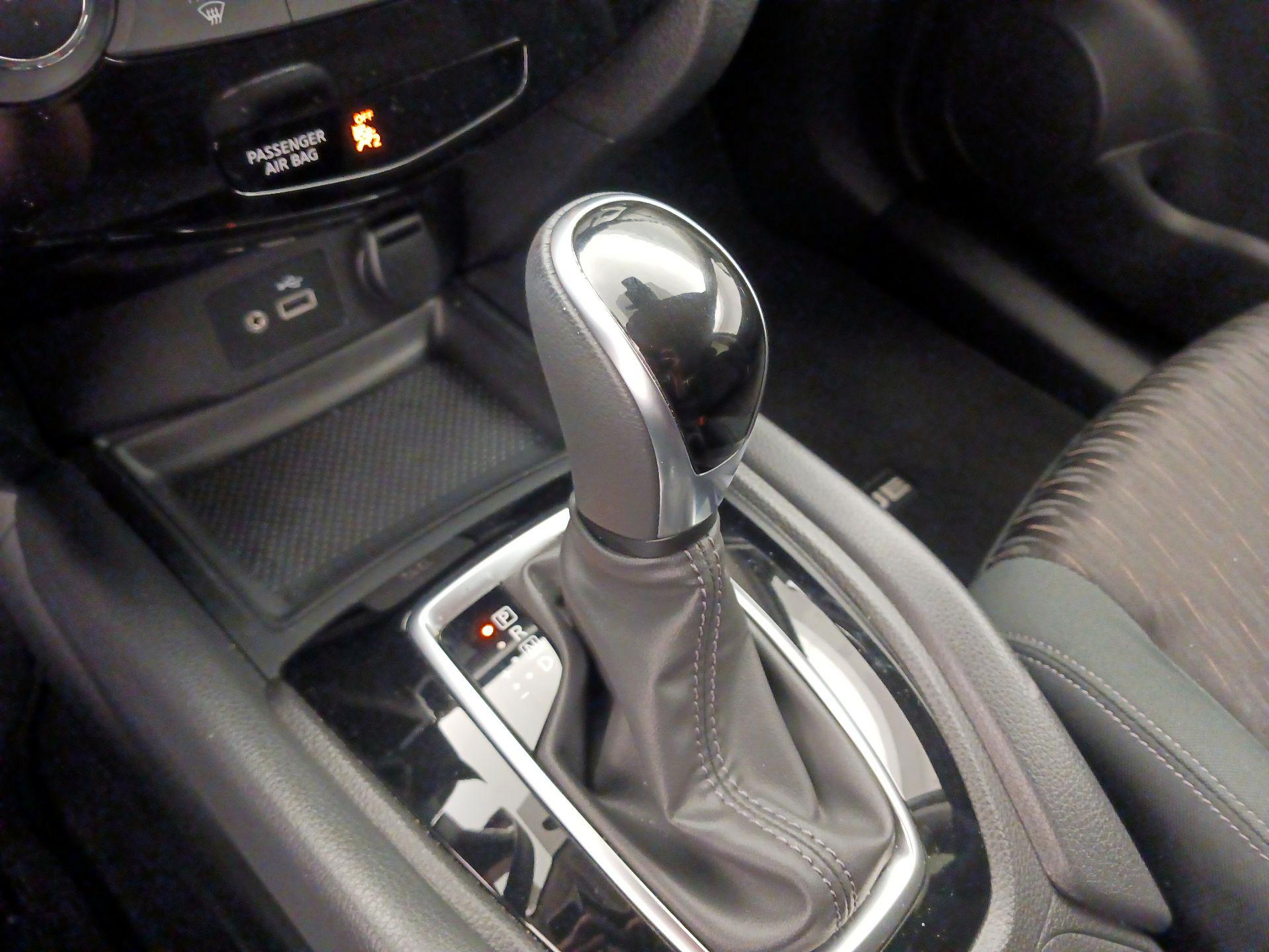Thumbnail: 2019 Nissan Rogue - 17
