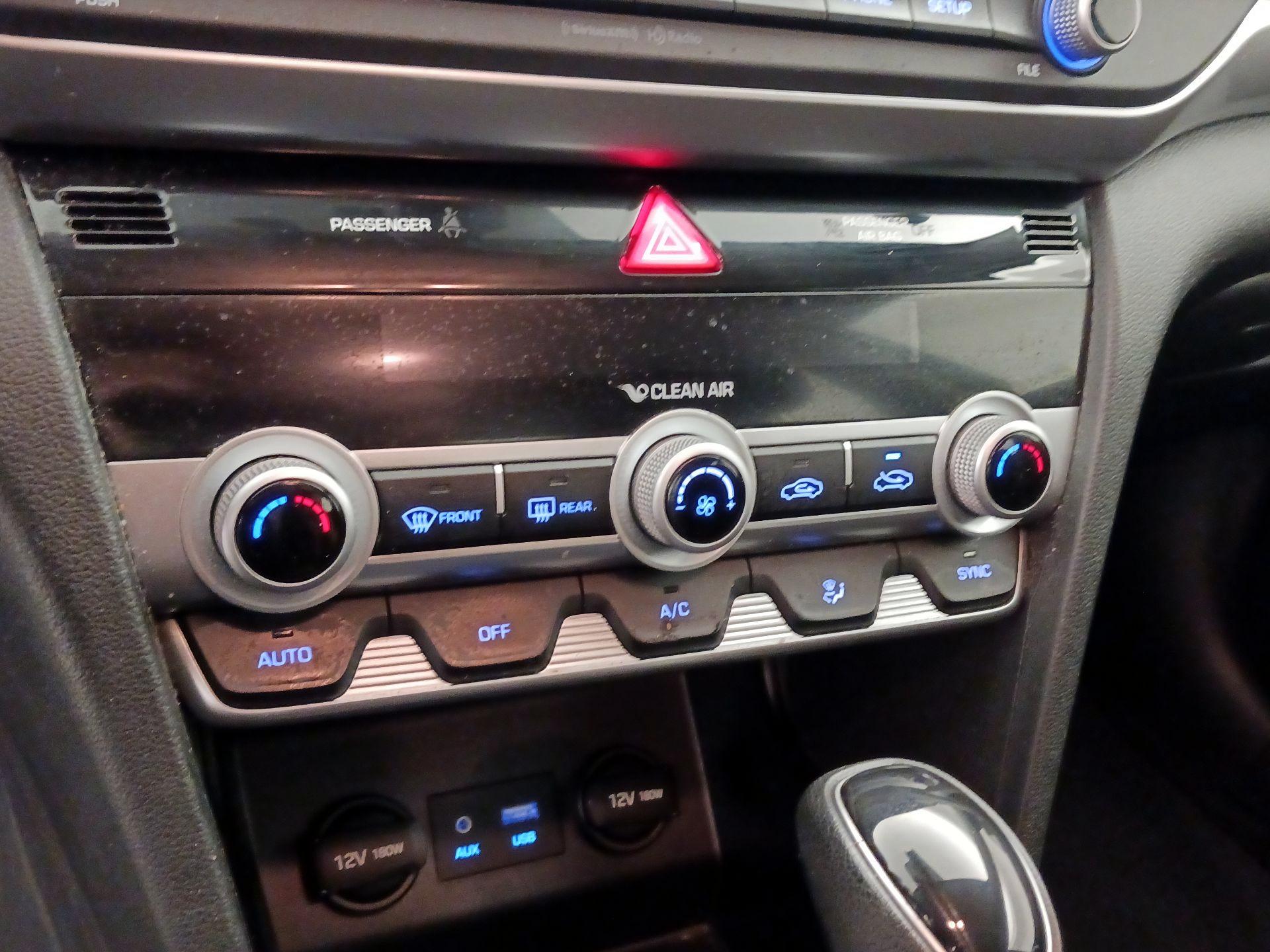 Thumbnail: 2020 Hyundai Elantra - 16