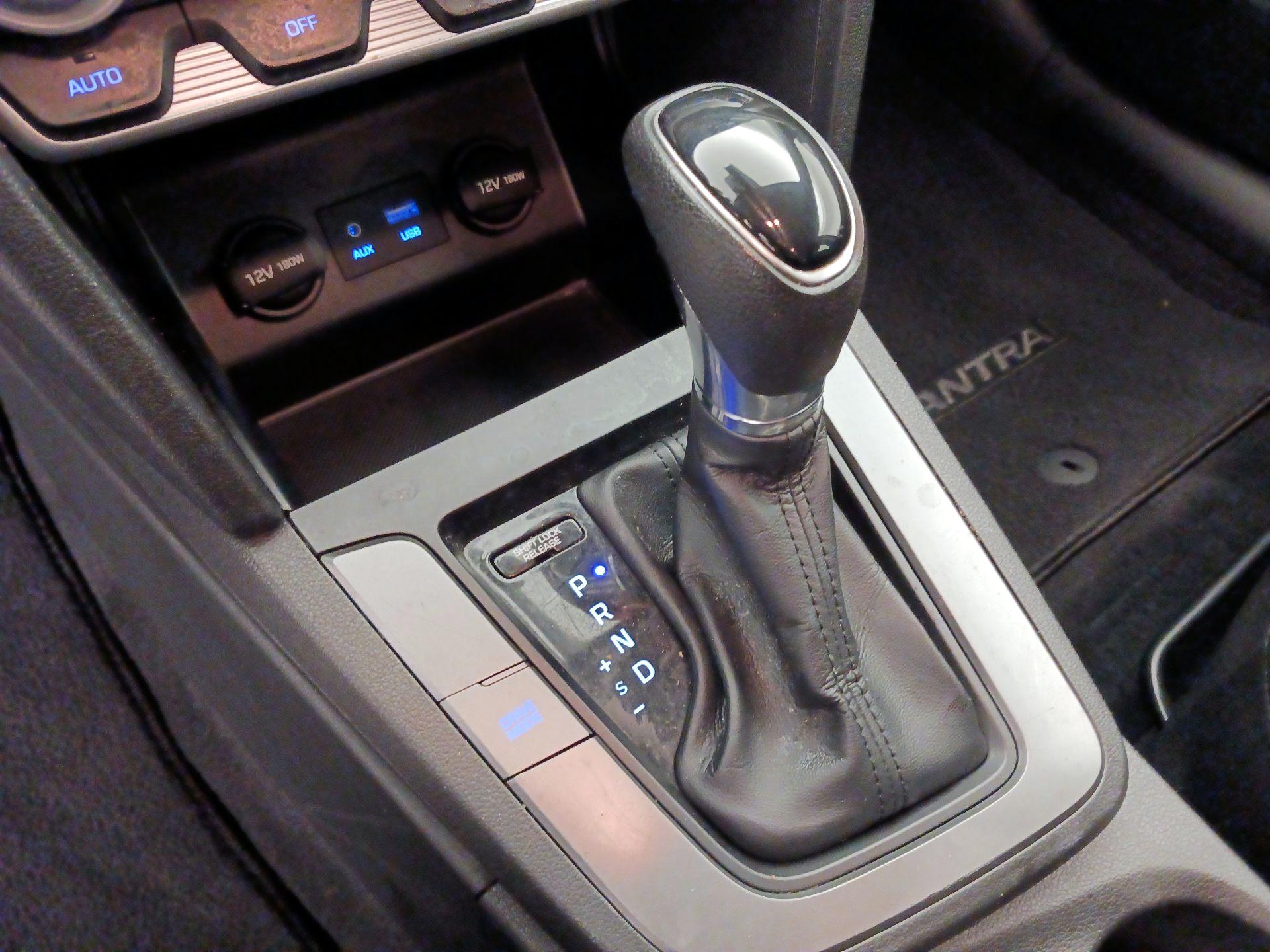 Thumbnail: 2020 Hyundai Elantra - 17