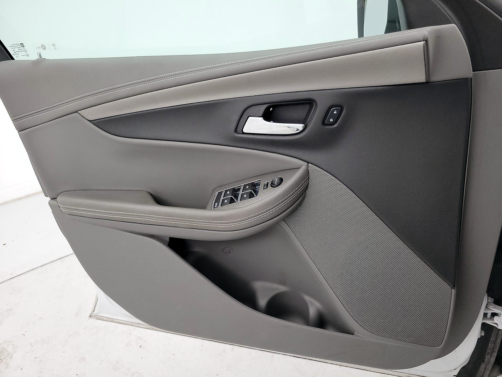 Thumbnail: 2017 Chevrolet Impala - 12