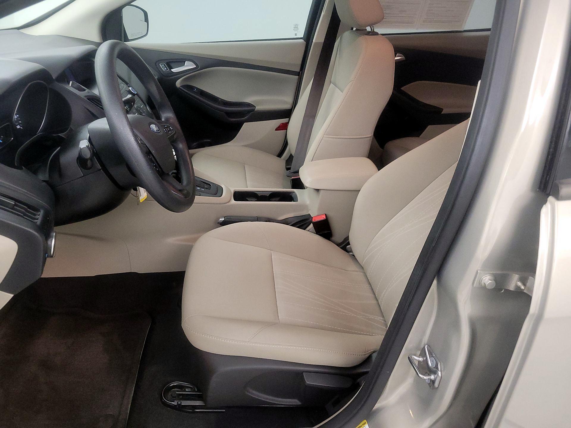 Thumbnail: 2016 Ford Focus - 9