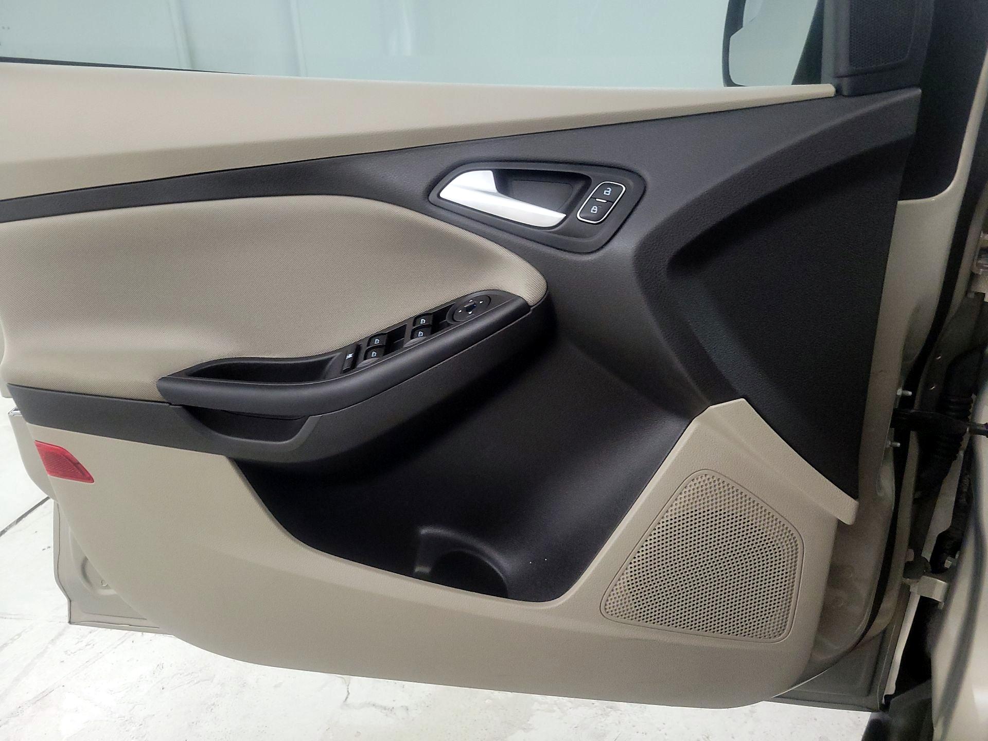 Thumbnail: 2016 Ford Focus - 10