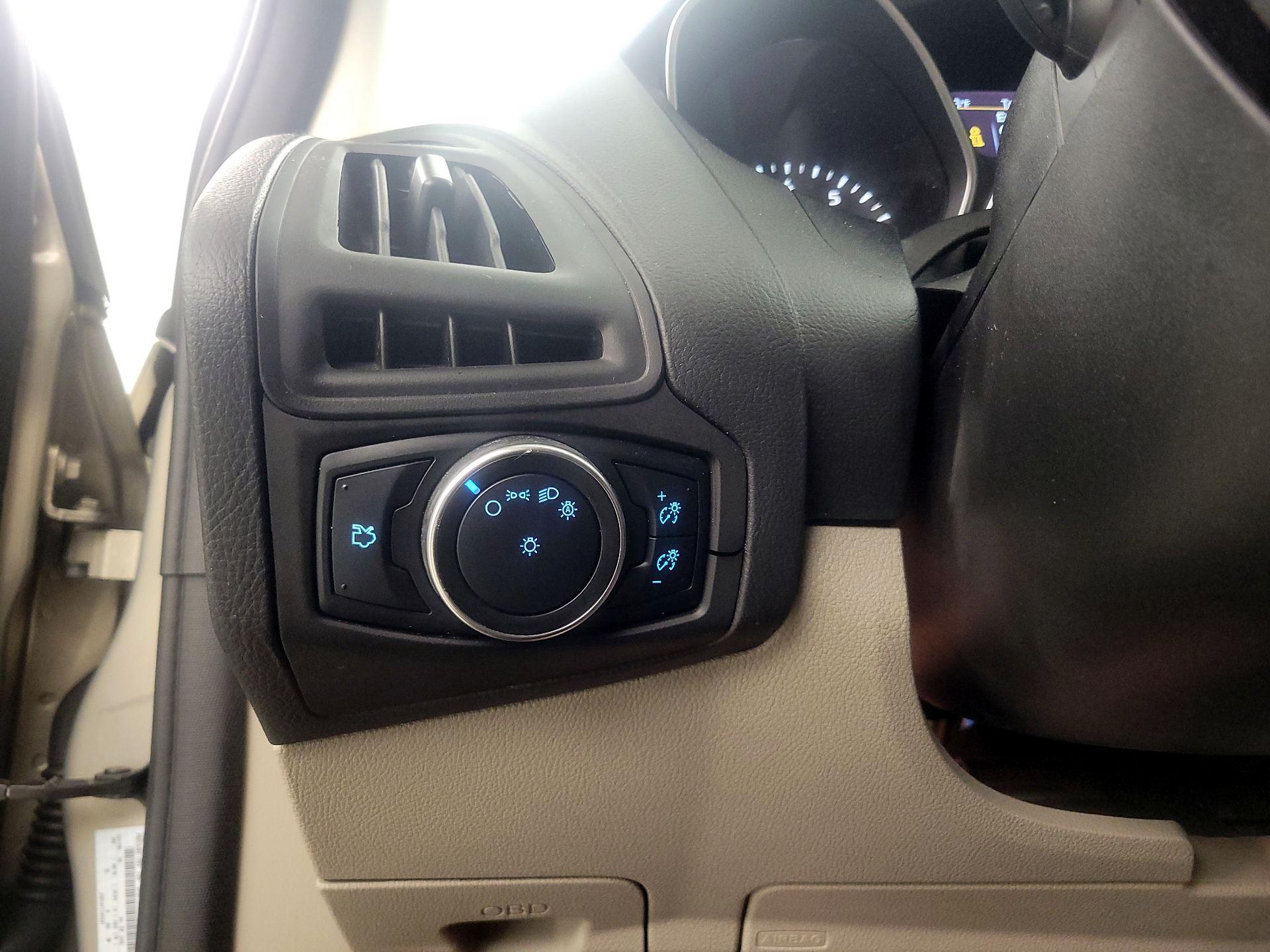 Thumbnail: 2016 Ford Focus - 11