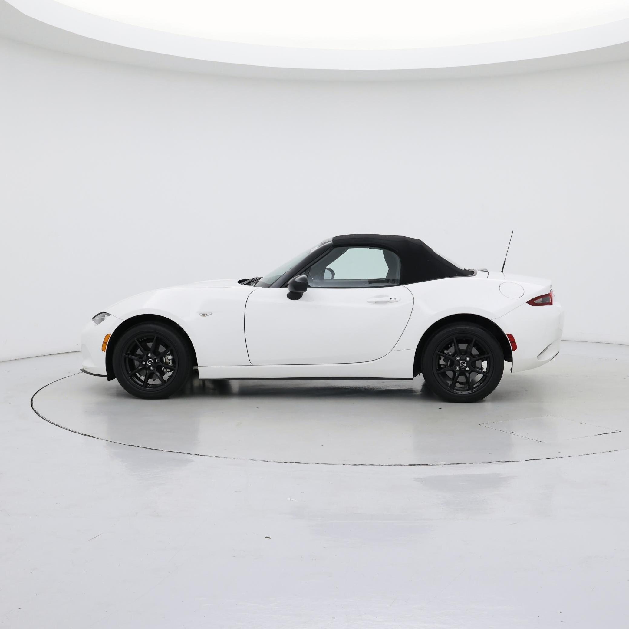 Thumbnail: 2021 Mazda MX-5 Miata - 3