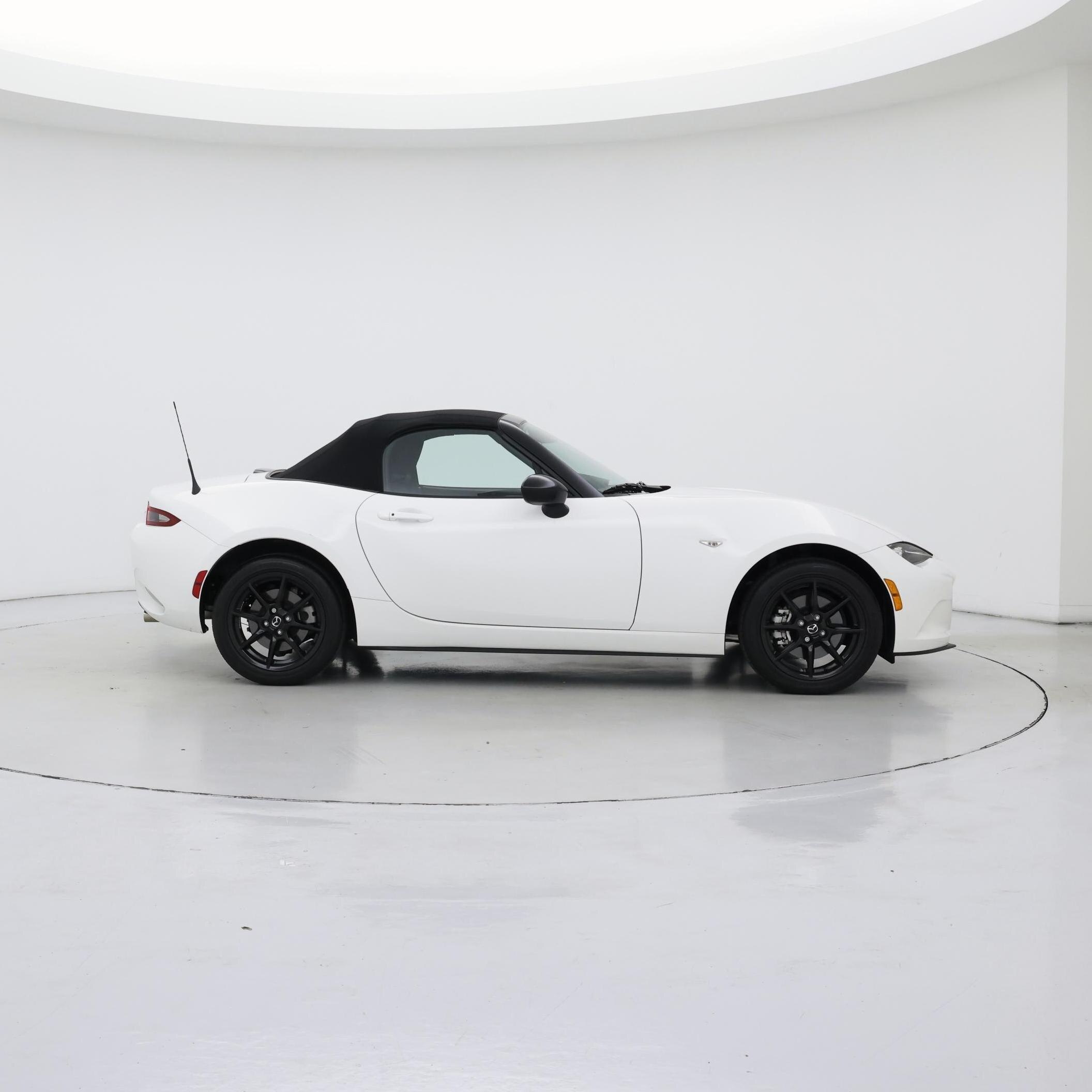Thumbnail: 2021 Mazda MX-5 Miata - 7