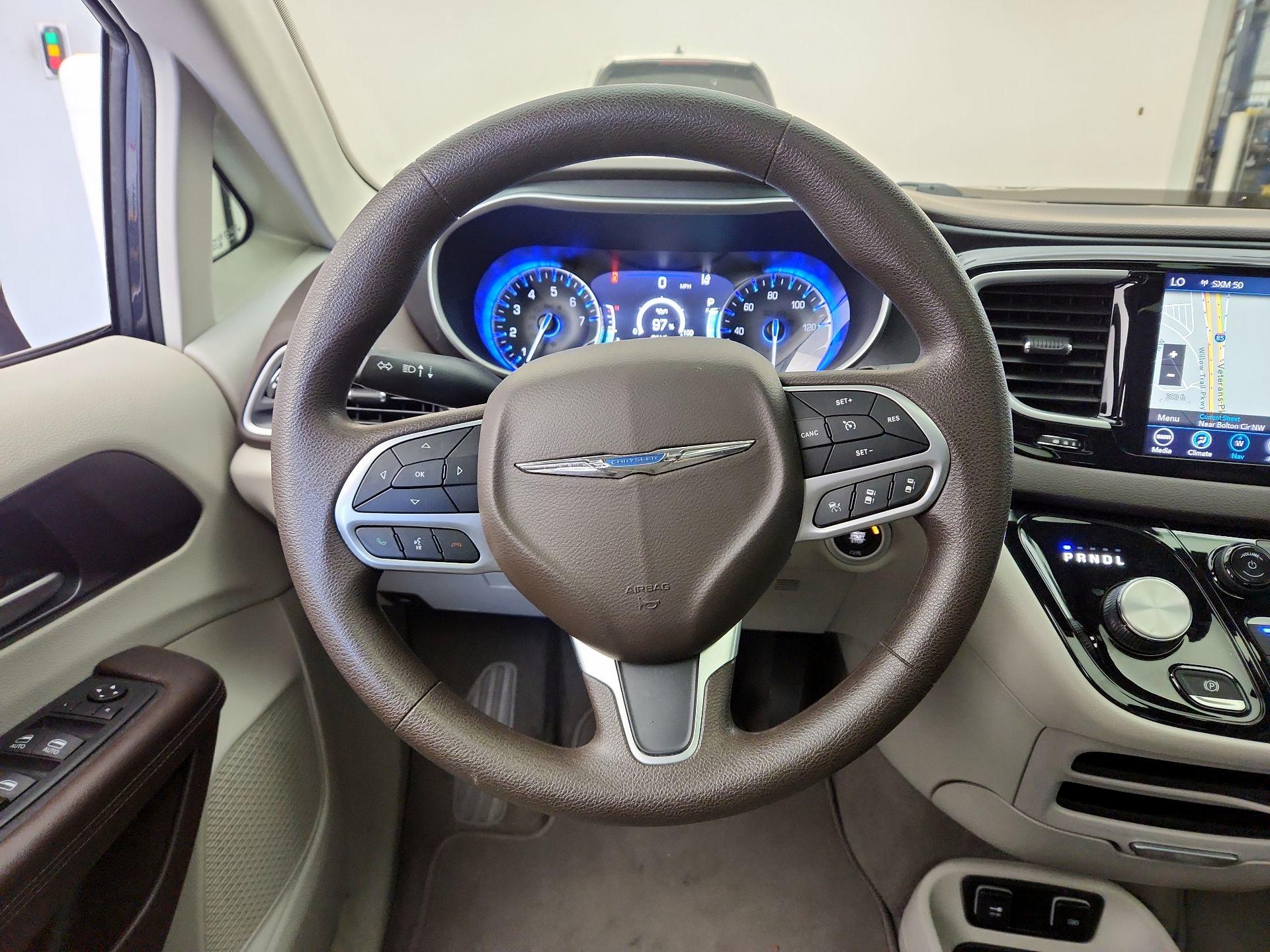 Thumbnail: 2020 Chrysler Pacifica - 10